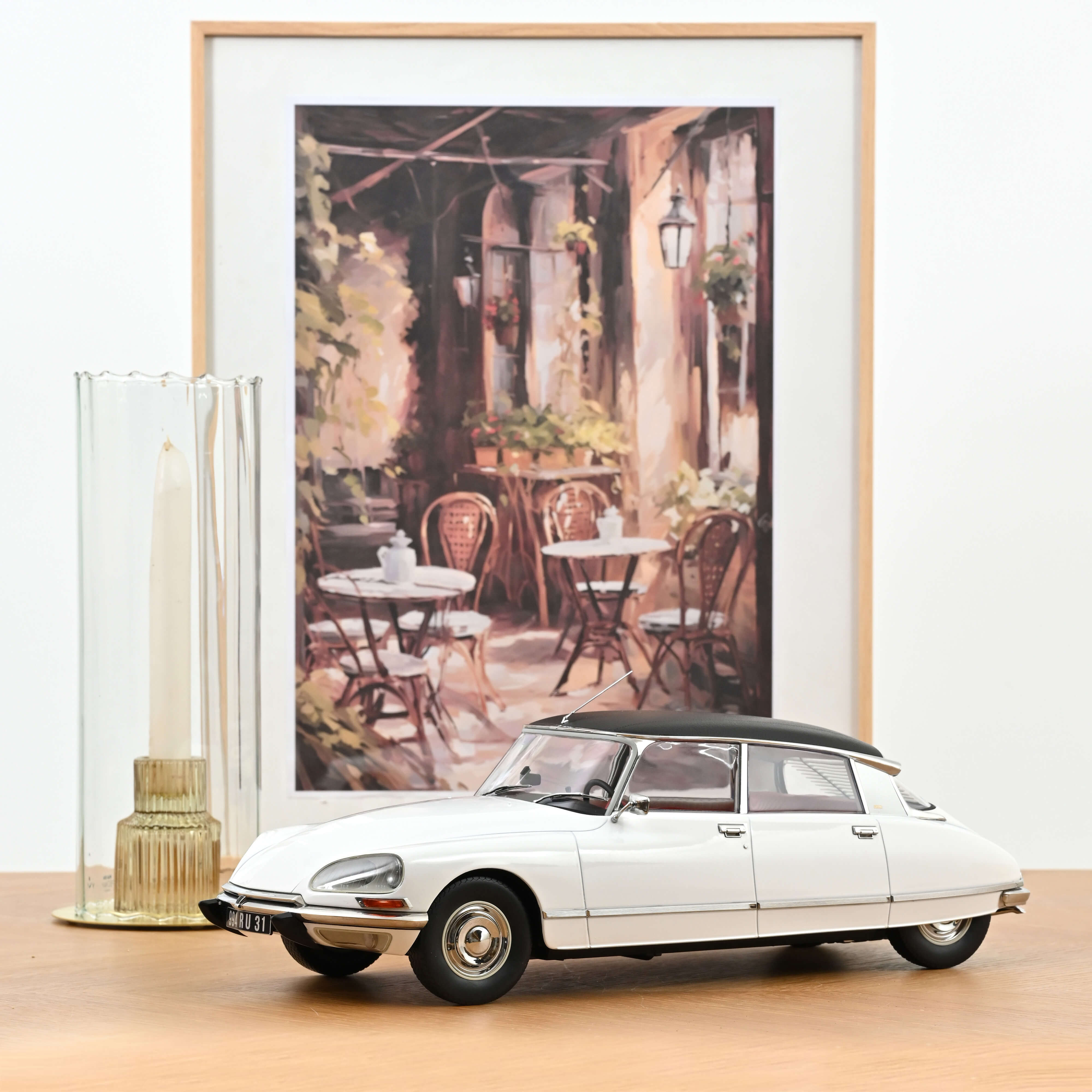 Citroën DS 23 Pallas 1973 Weiss & schwarzes Dach 1:12 - 200Stk Citroën DS 23 Pallas 1973 Weiss & schwarzes Dach 1:12 - 200Stk