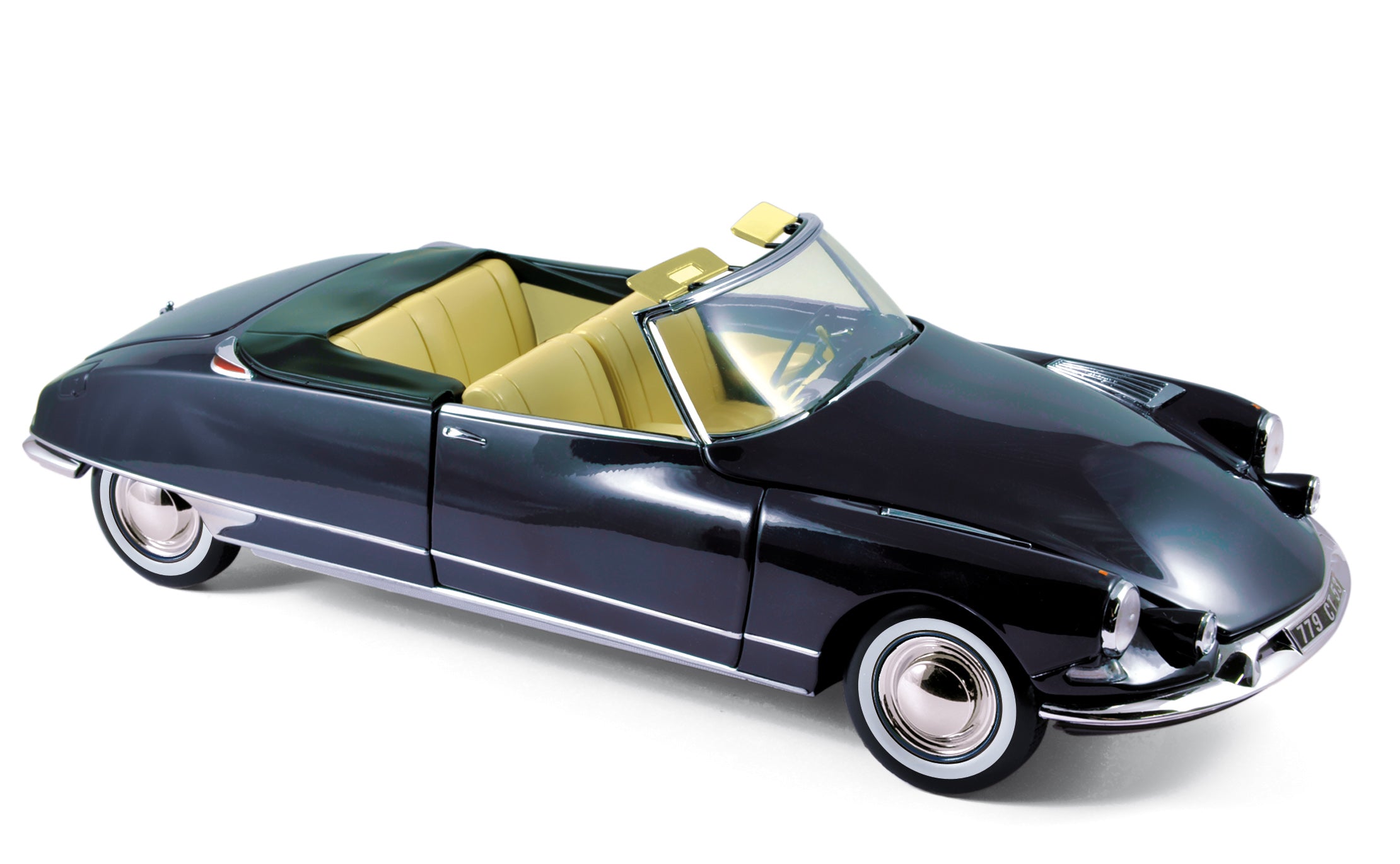 CITROËN DS19 Cabriolet Chapron (1961), pearl grey CITROËN DS19 Cabriolet Chapron (1961), pearl grey