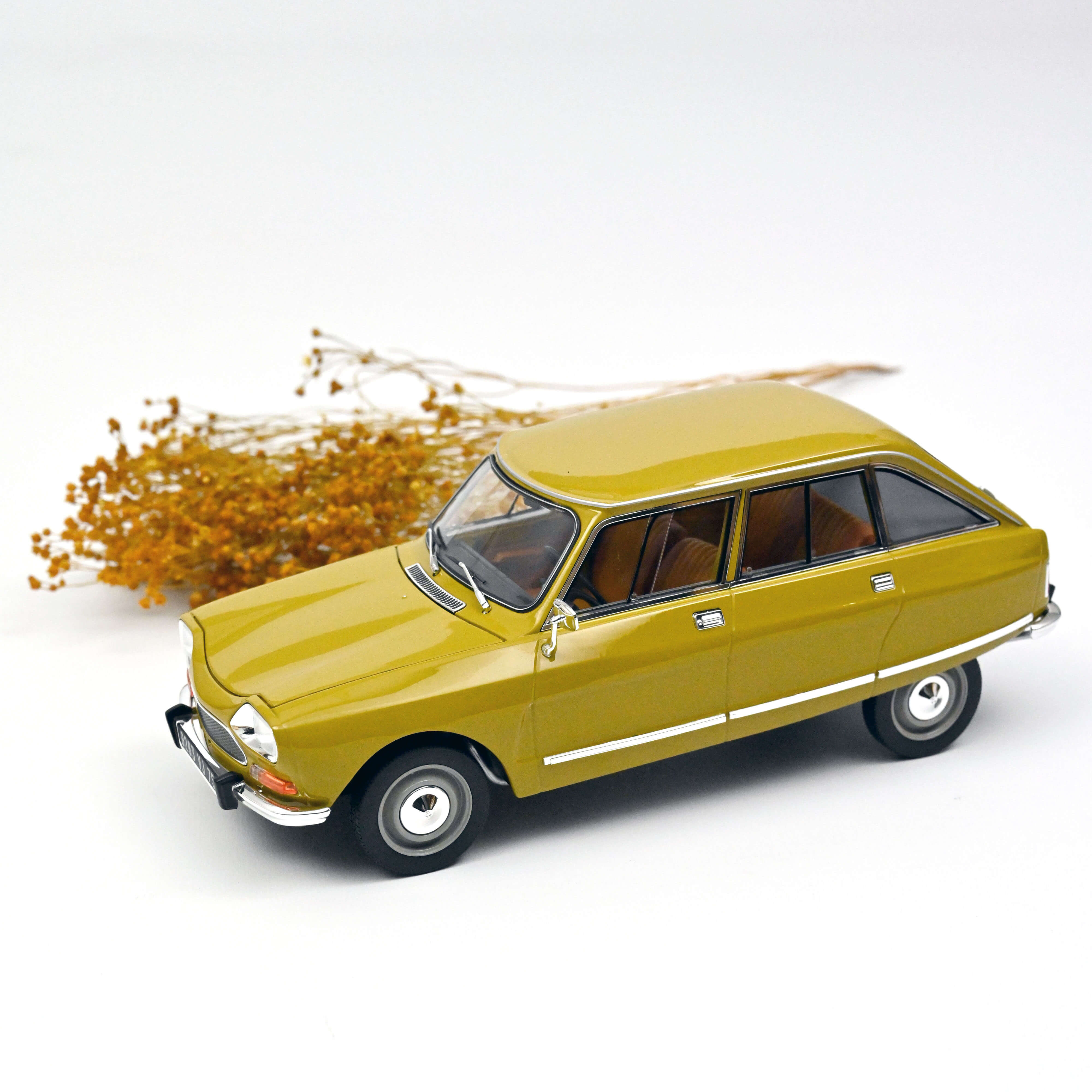 Citroën - Ami 6 1964 - Norev - 1/18 - Autos Miniatures Citroën - Ami 6 1964 - Norev - 1/18 - Autos Miniatures