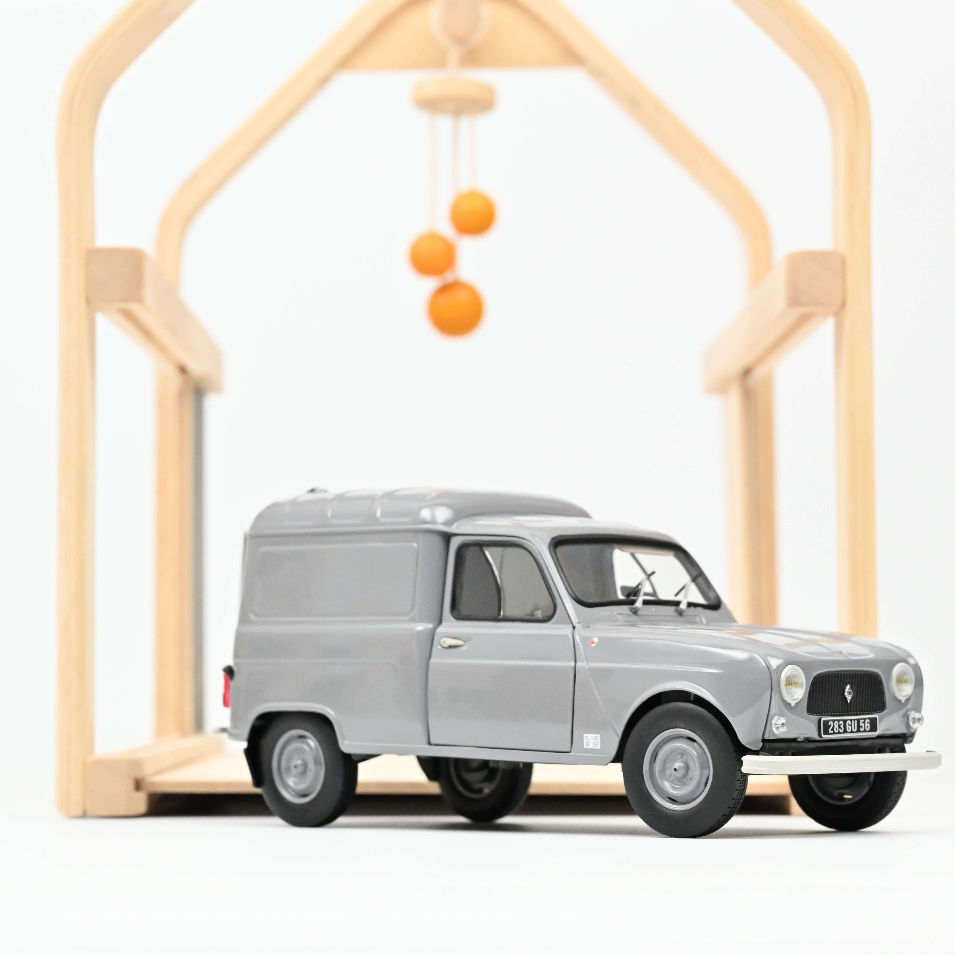 RENAULT 4L 1966 bleu français - 1:18 Norev 185255 - Hexos miniatures RENAULT 4L 1966 bleu français - 1:18 Norev 185255 - Hexos miniatures
