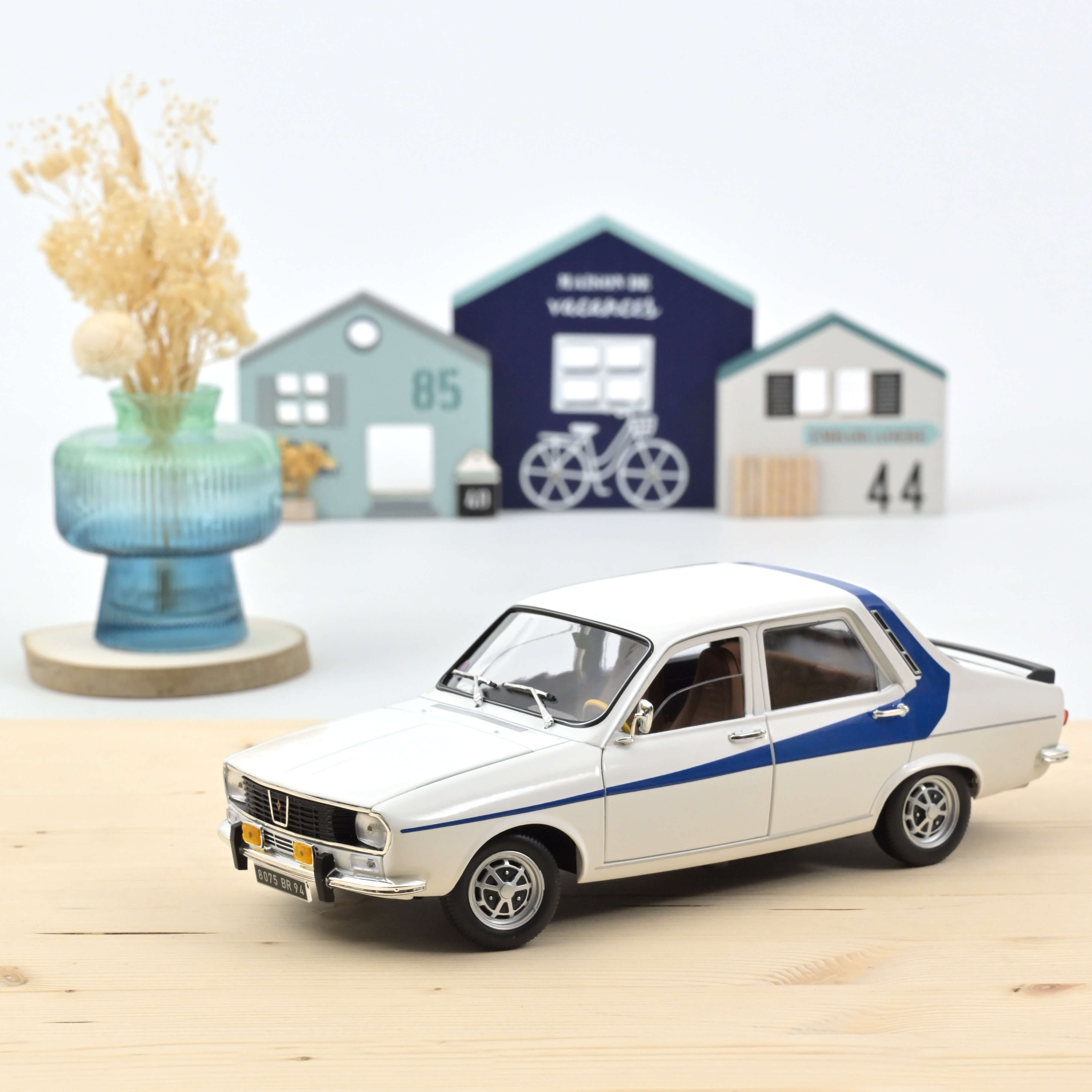 RENAULT R12 TS 1973 - norev 1/18 EUR 73,18 - DE RENAULT R12 TS 1973 - norev 1/18 EUR 73,18 - DE