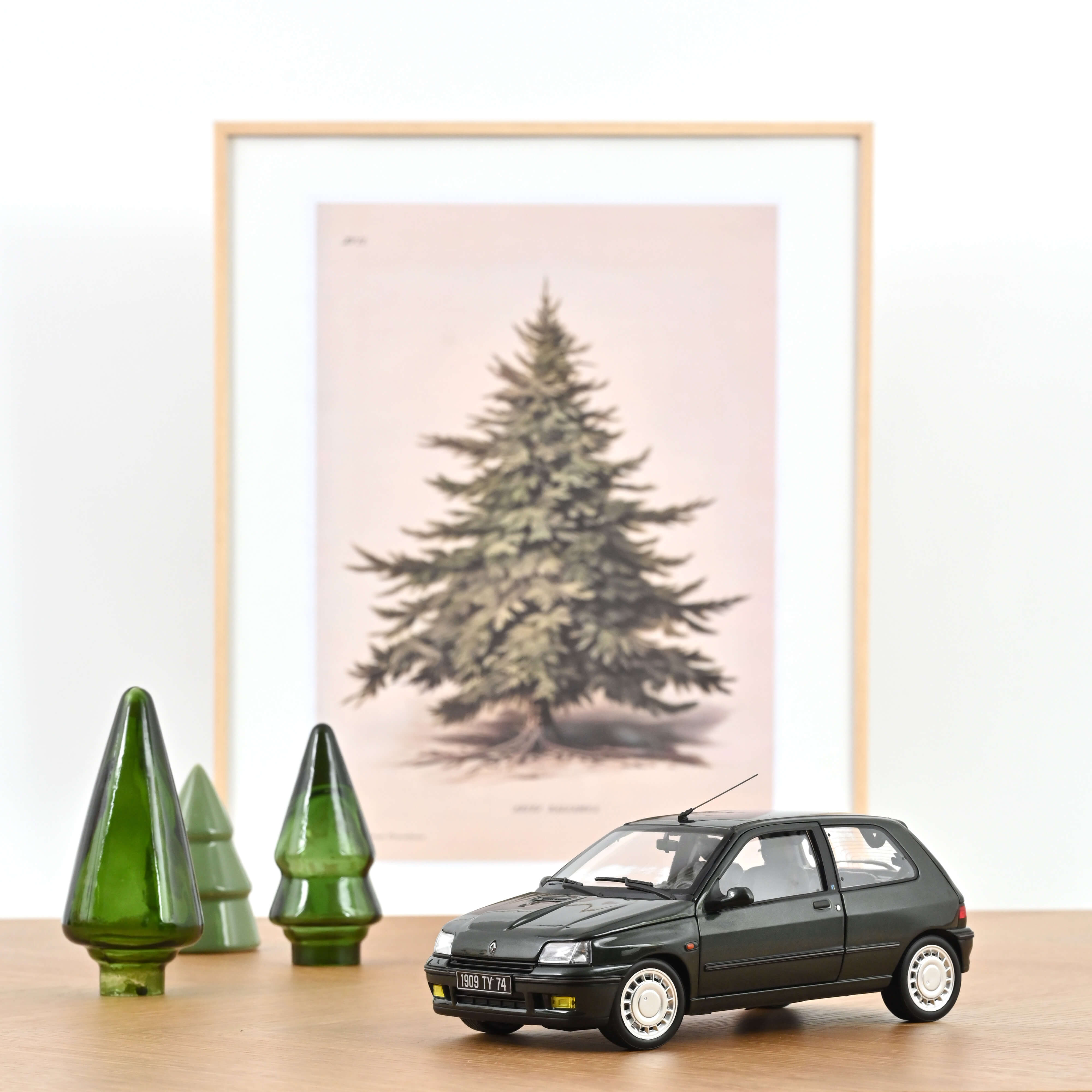 Norev Renault Clio 16S 1991 White 1:18 Norev Renault Clio 16S 1991 White 1:18