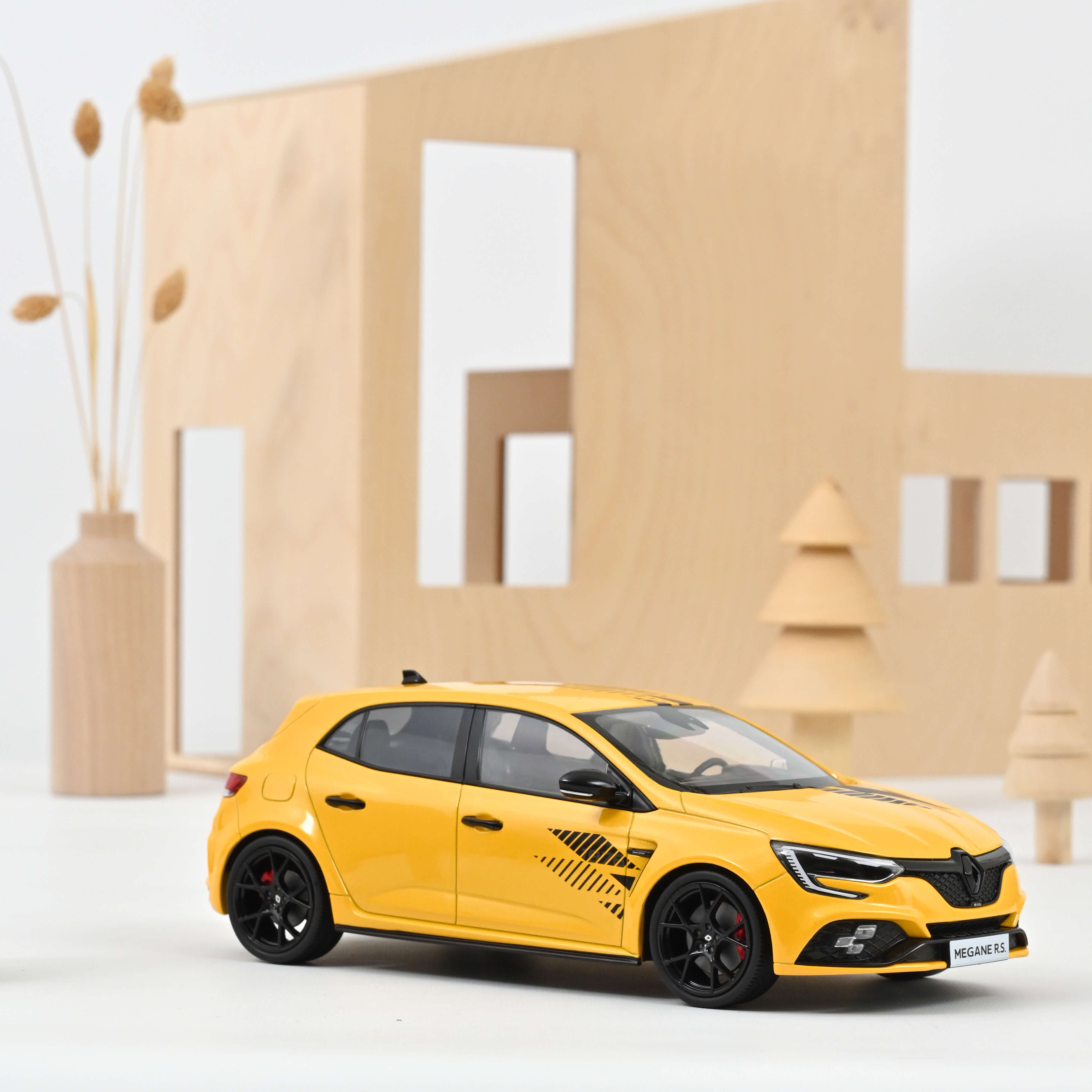 Renault Megane Ultime 2023 Sirius Yellow 1:18 – Norev