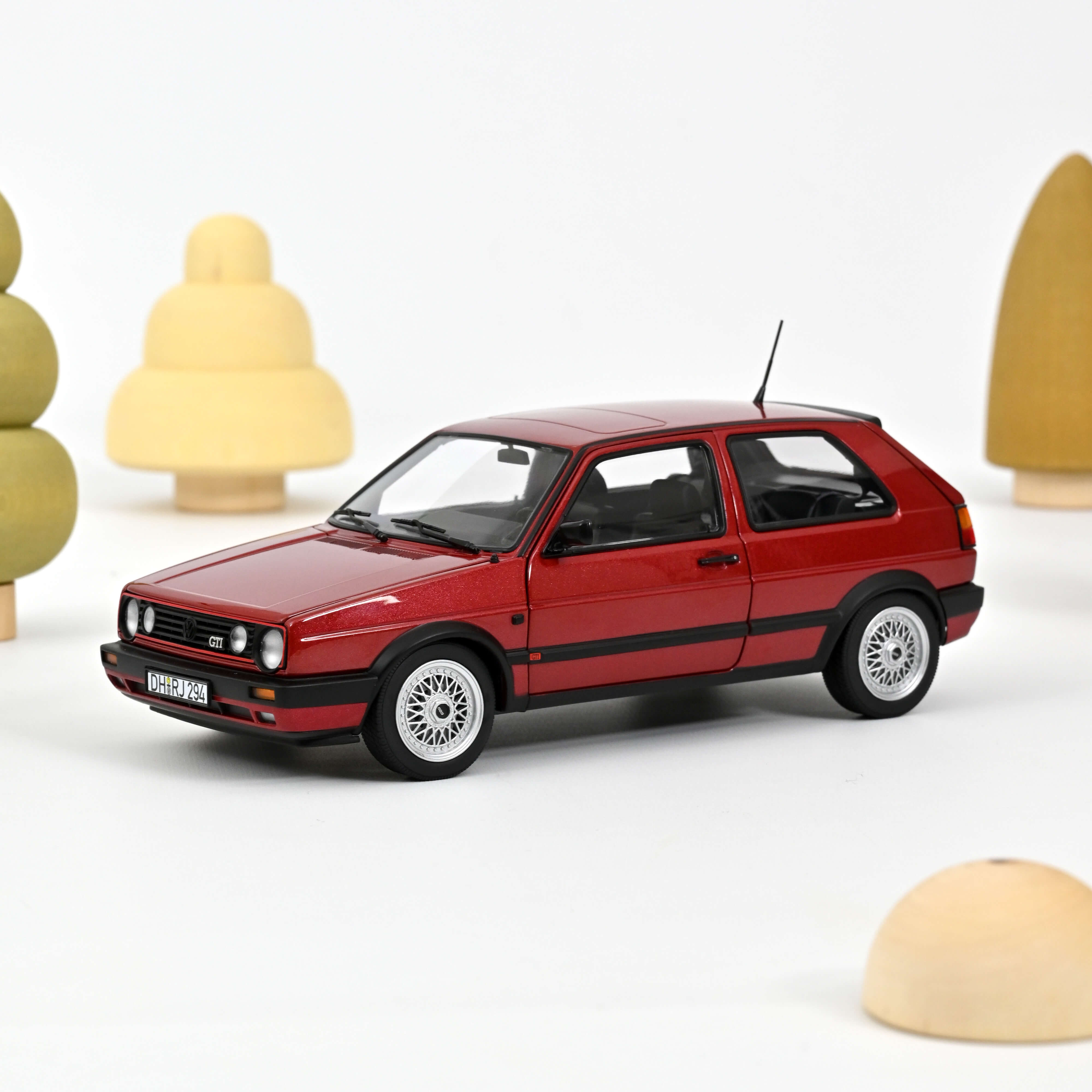 VW Golf GTI 1990 Red metallic 1:18 – Norev
