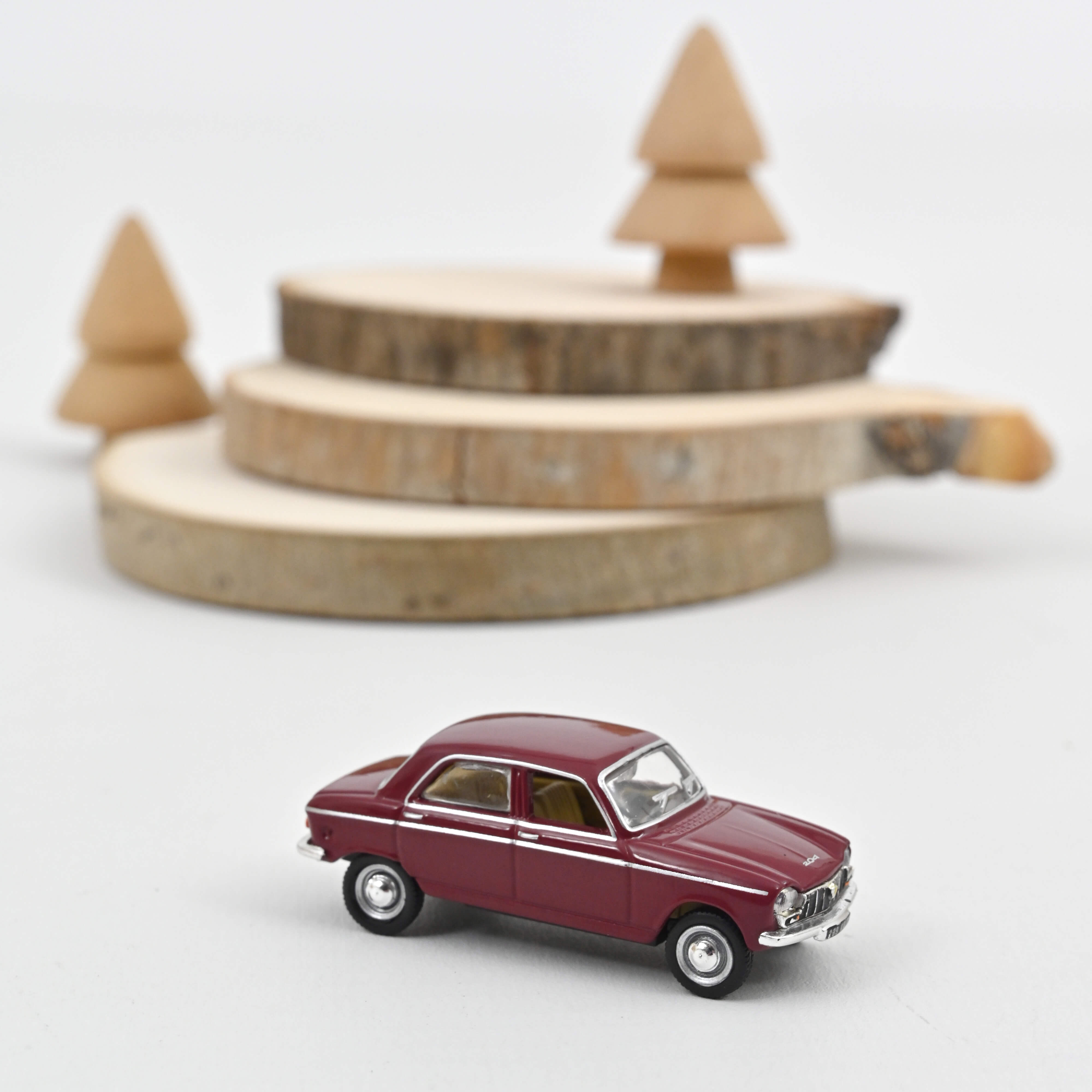 Peugeot 204 1966 Algue Brune 1/87ème – Norev - Main Image