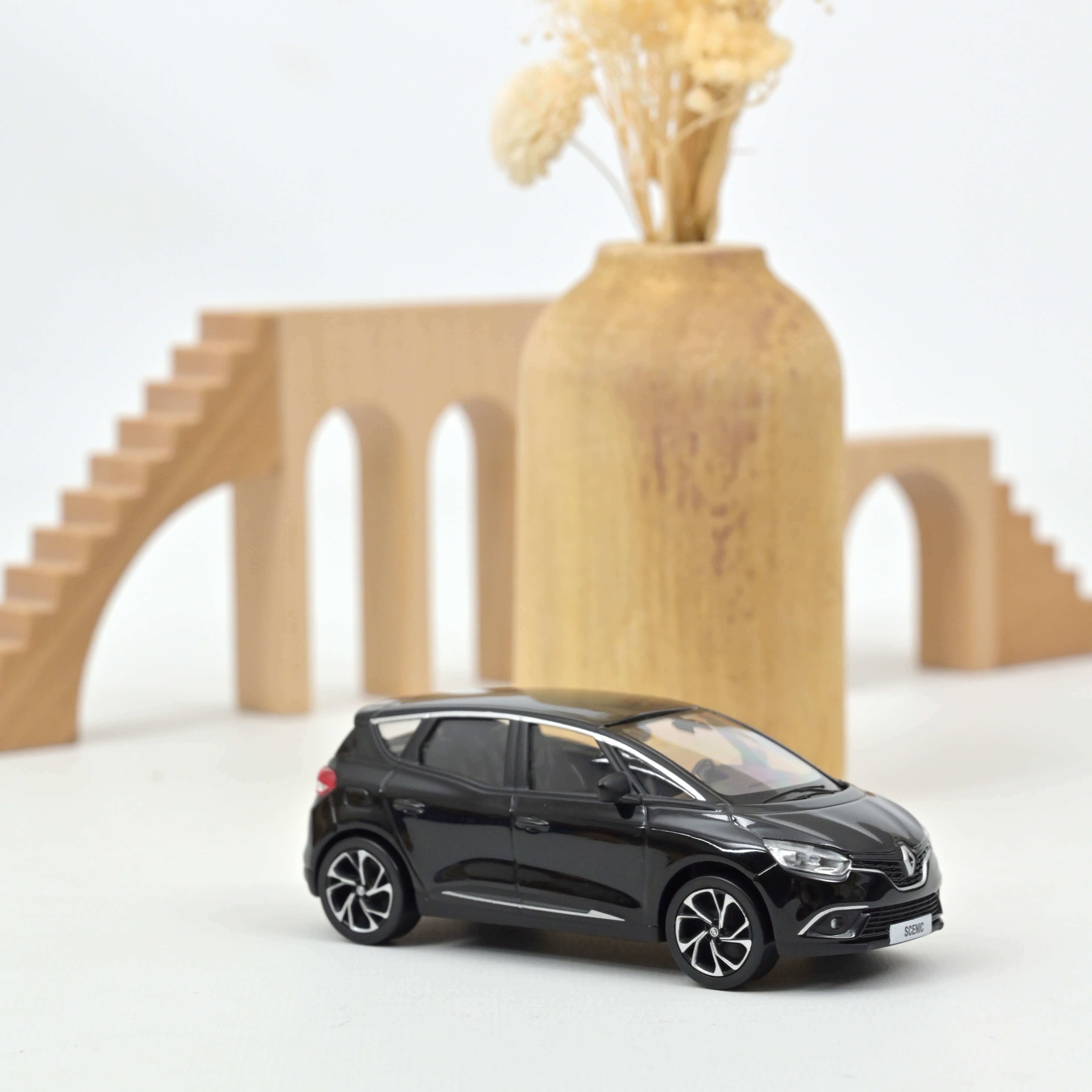 Renault Scenic E-Tech 1/43 2024 rouge flamme métallisé - Norev 517936 Renault Scenic E-Tech 1/43 2024 rouge flamme métallisé - Norev 517936