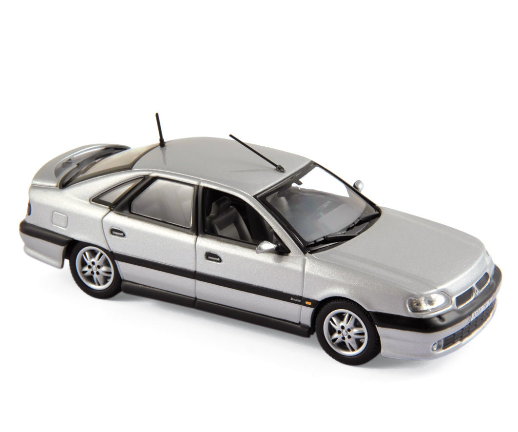 PARADCAR 1/43 RENAULT SAFRANE RXE V6i 1992 REF. 001 BLEU NUIT PARADCAR 1/43 RENAULT SAFRANE RXE V6i 1992 REF. 001 BLEU NUIT