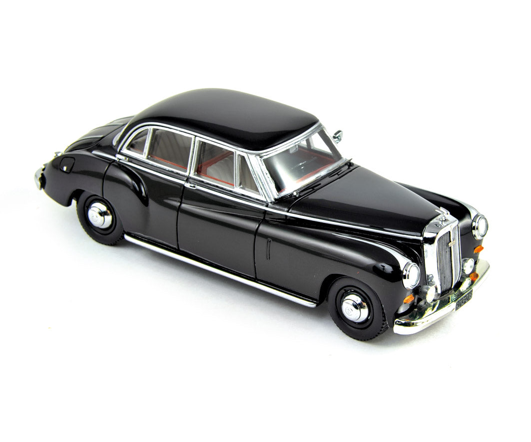 Miniature Horch 830BL Sortie de grange 1953 - francis miniatures
