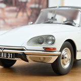 Citroën DS 23 Pallas 1973 Blanc et toit Vinyl Noir 1/12 - 200pcs