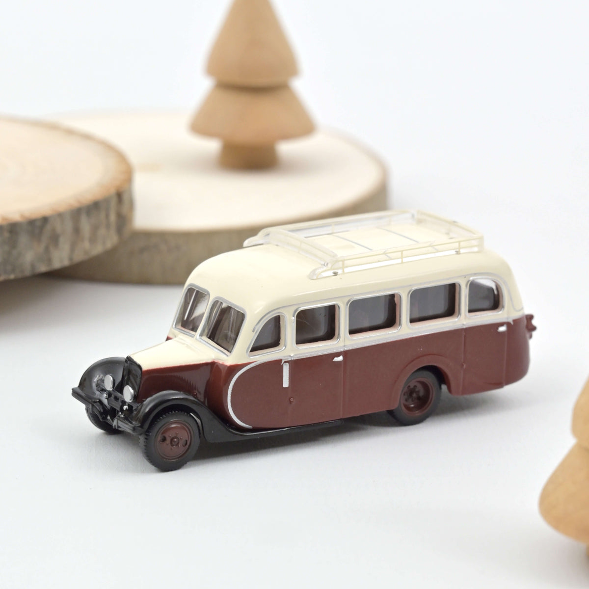Norev Citroën U23 Autocar 1947 – Maßstab 1:87 – Cremefarben & Braun – Modellauto Für Erwachsene Sammler Norev Citroën U23 Autocar 1947 – Maßstab 1:87 – Cremefarben & Braun – Modellauto Für Erwachsene Sammler