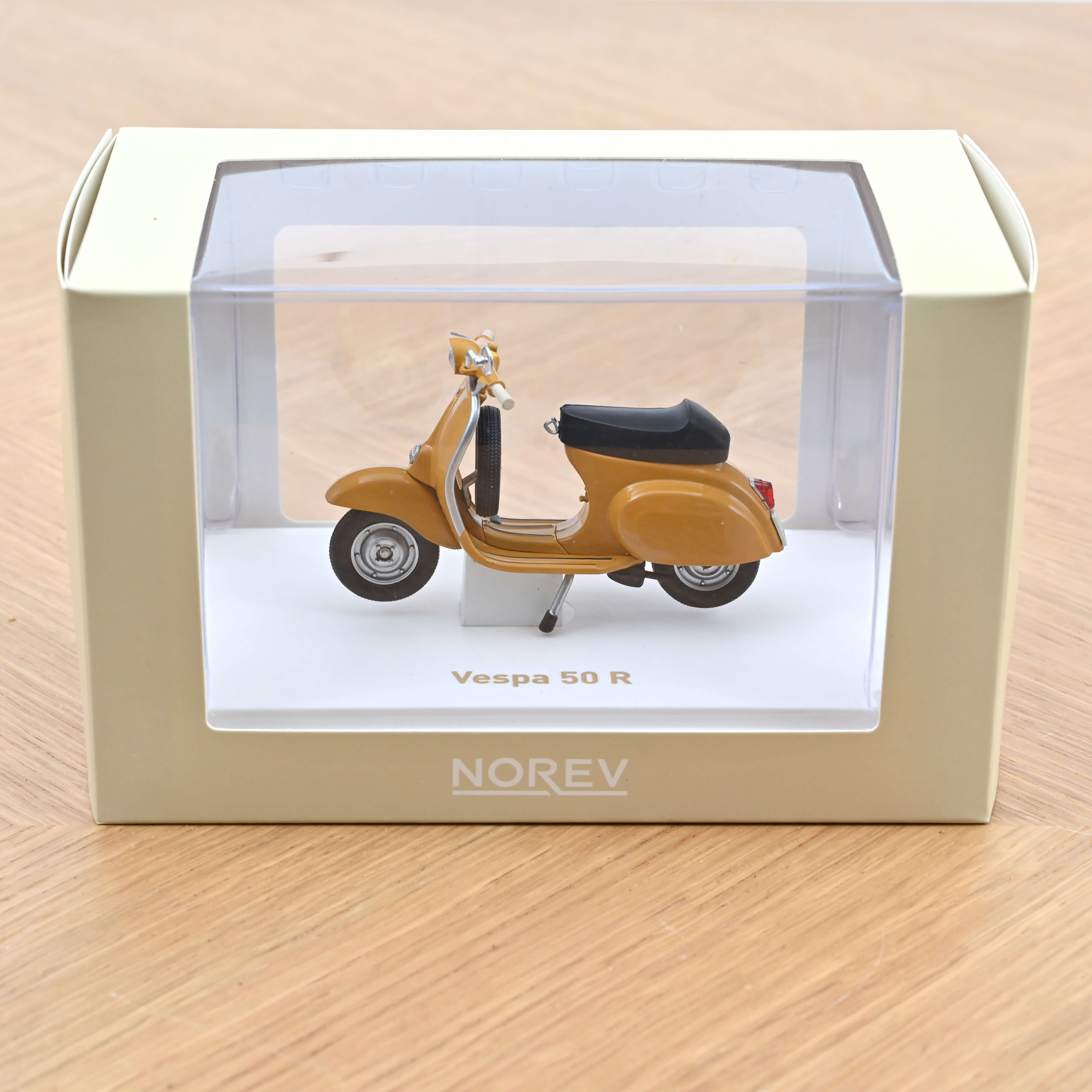 VESPA 400 NOREV PLASTIQUE 1/43 SANS BOITE VESPA 400 NOREV PLASTIQUE 1/43 SANS BOITE