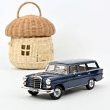 Mercedes-Benz 200 Universal 1966 Bleu foncé 1/18