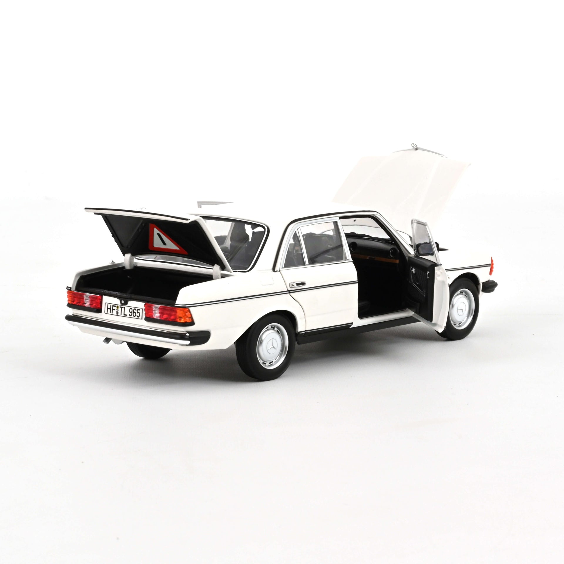 Mercedes-Benz 200 1982 Blanc 1/18 – Norev