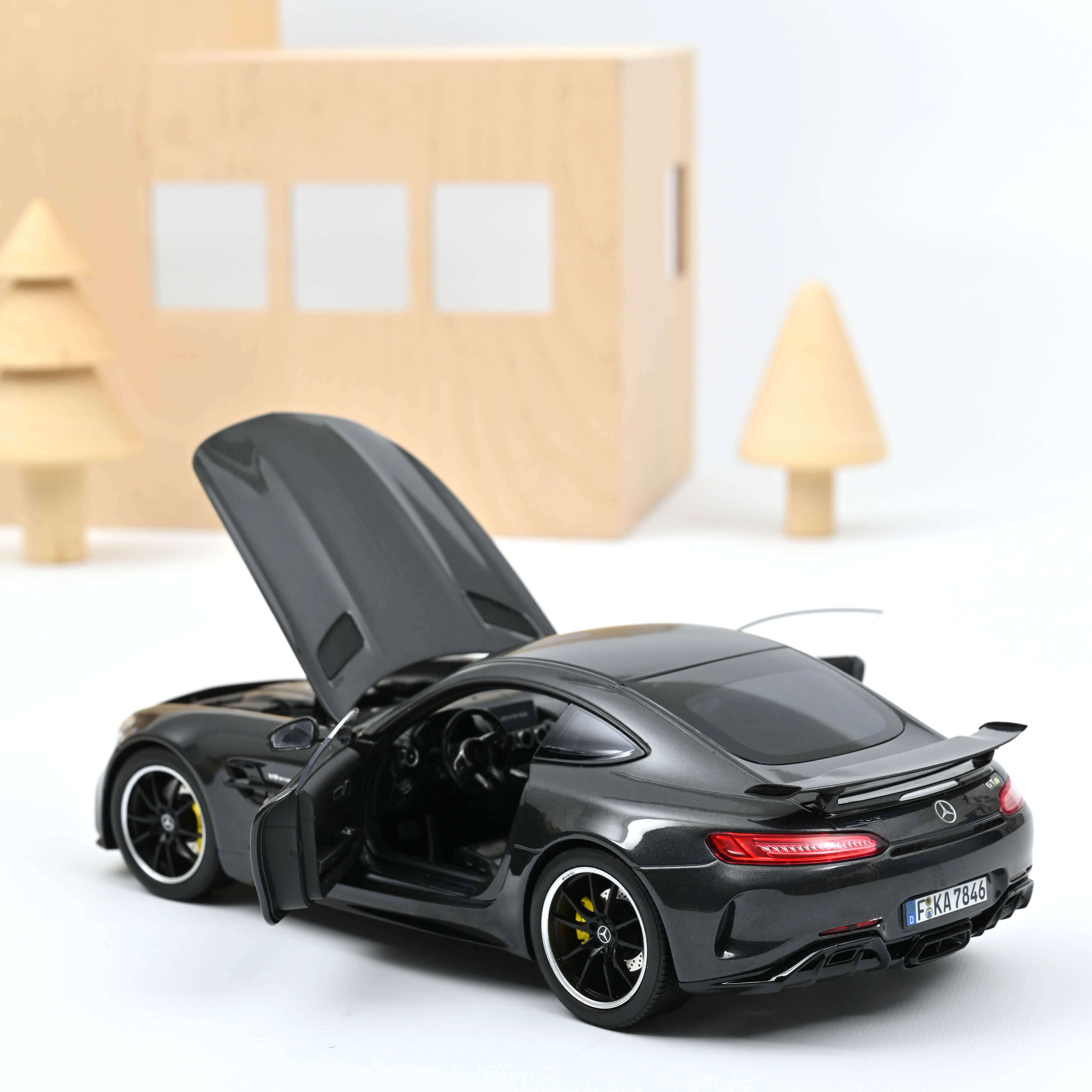 Mercedes AMG GT R 2017: Verte avec un nez de requin - Photos et info Mercedes AMG GT R 2017: Verte avec un nez de requin - Photos et info
