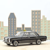 Mercedes-Benz 200 1968 Noir Taxi 1/18