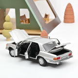 Mercedes-Benz 450 SEL 6.9 1976 Argent 1/18