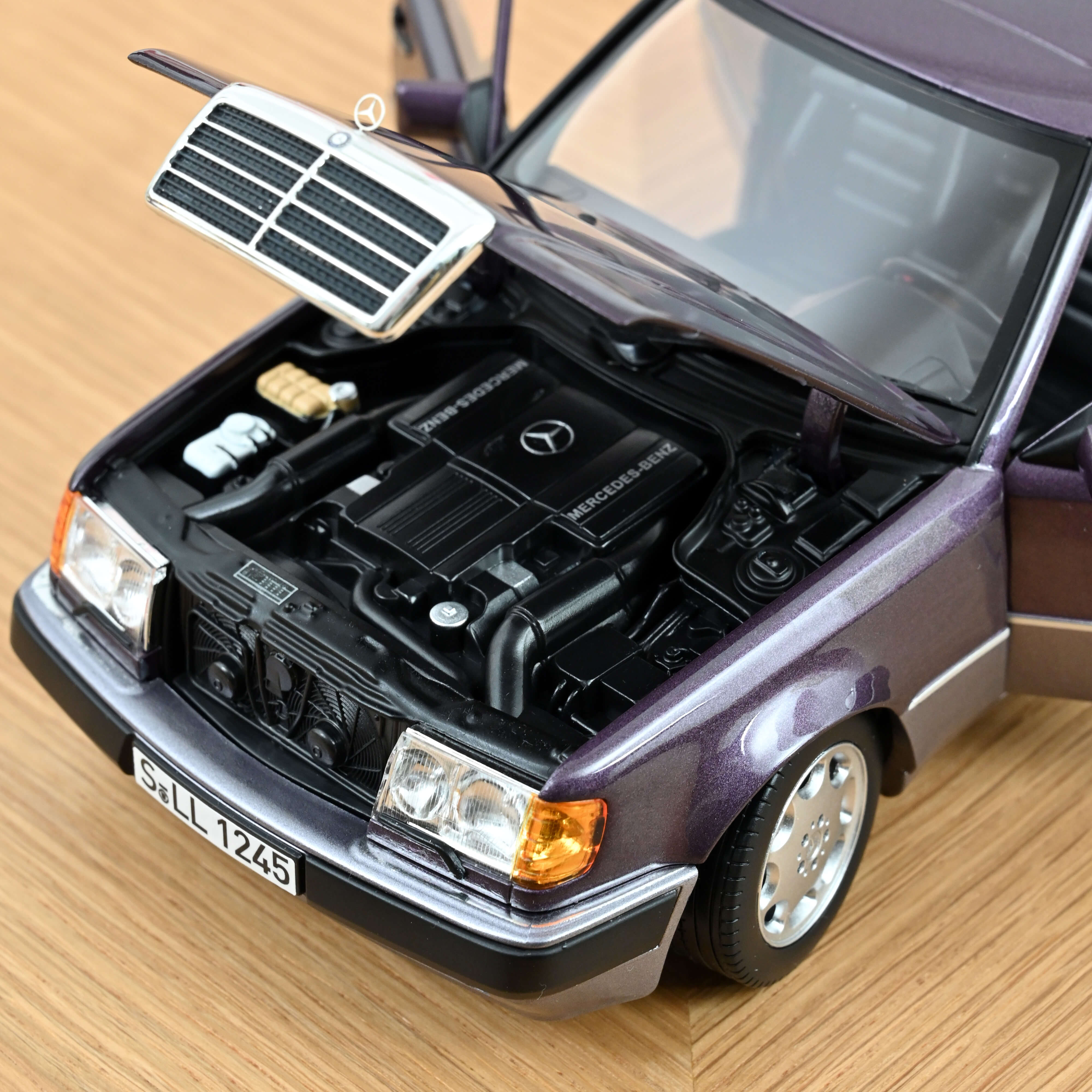 Mercedes Benz 500 E W124 de 1990 au 1/18 de NOREV 183947 Mercedes Benz 500 E W124 de 1990 au 1/18 de NOREV 183947