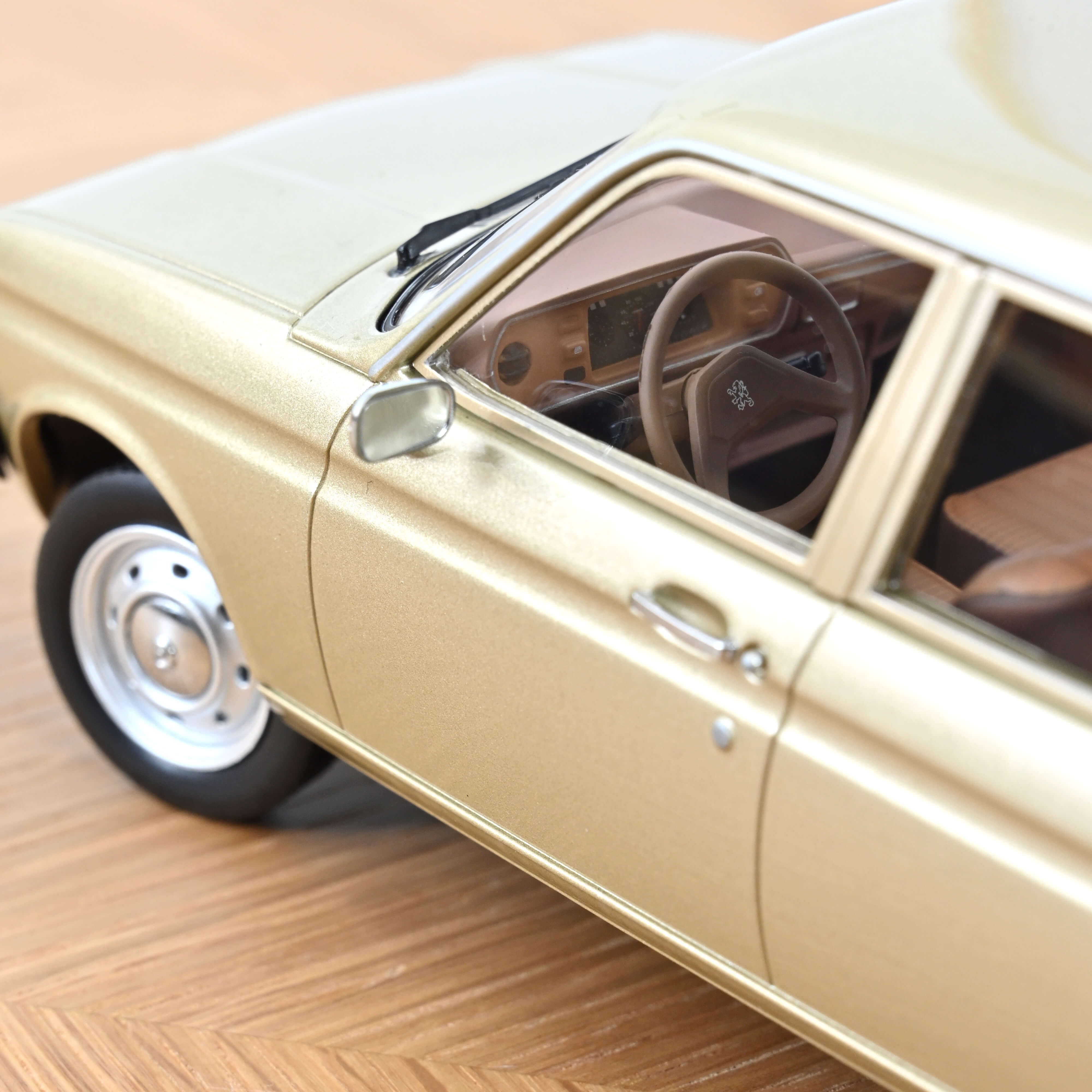 PEUGEOT 104 GR - 1981 - beige - NOREV 1:18 PEUGEOT 104 GR - 1981 - beige - NOREV 1:18