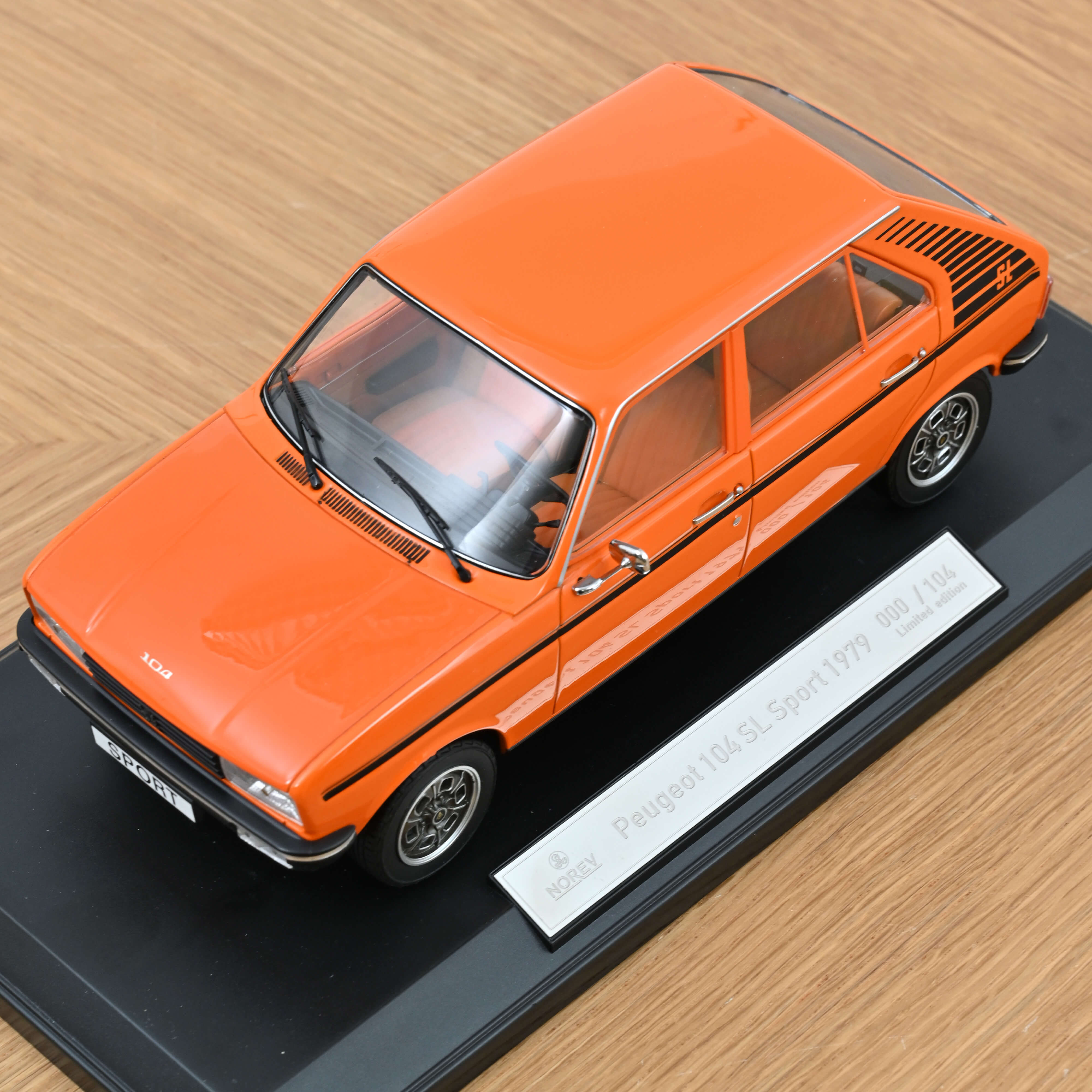Peugeot 104 orange (Odeon) 1/43e Peugeot 104 orange (Odeon) 1/43e