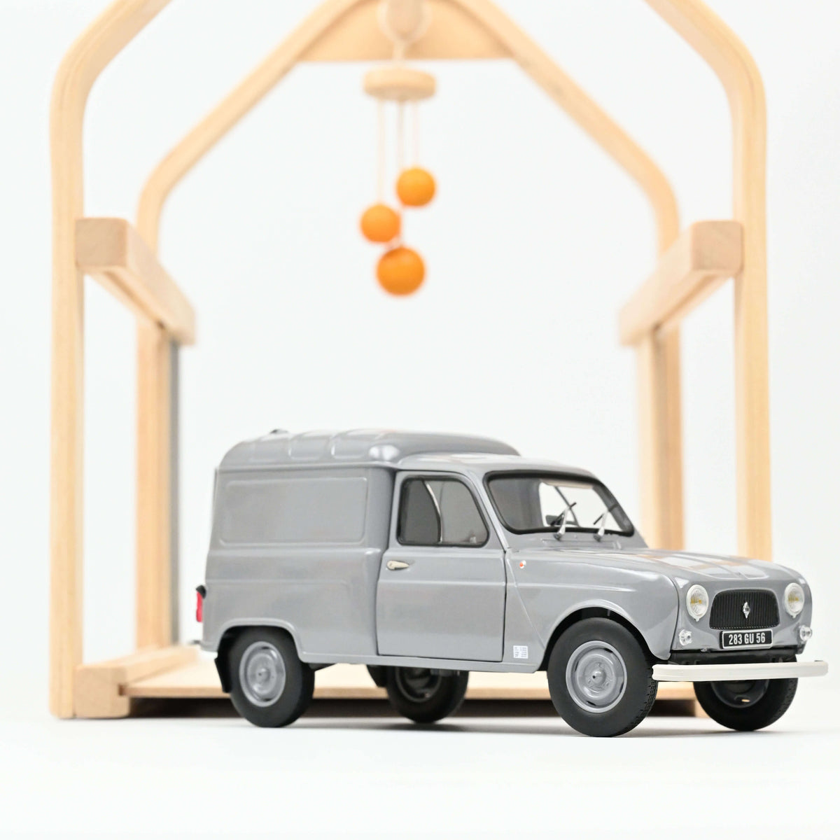 Renault 4 Fourgonnette 1965 Gris 1/18 – Norev