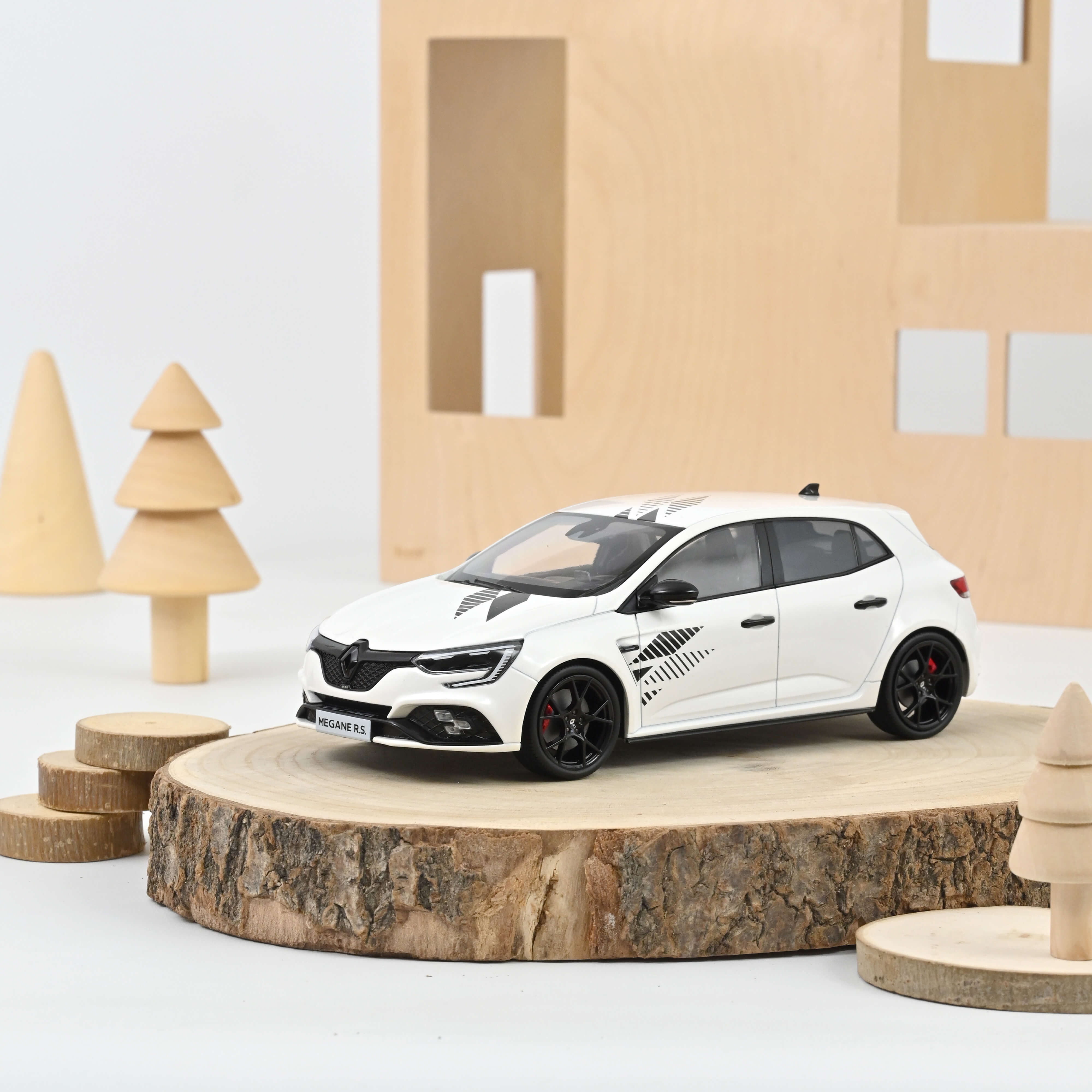 Renault Megane R.S. Trophy ミニカー 1/18 特別版 Three times a bomb: Renault Megan R.S. Trophy-R in 1:18