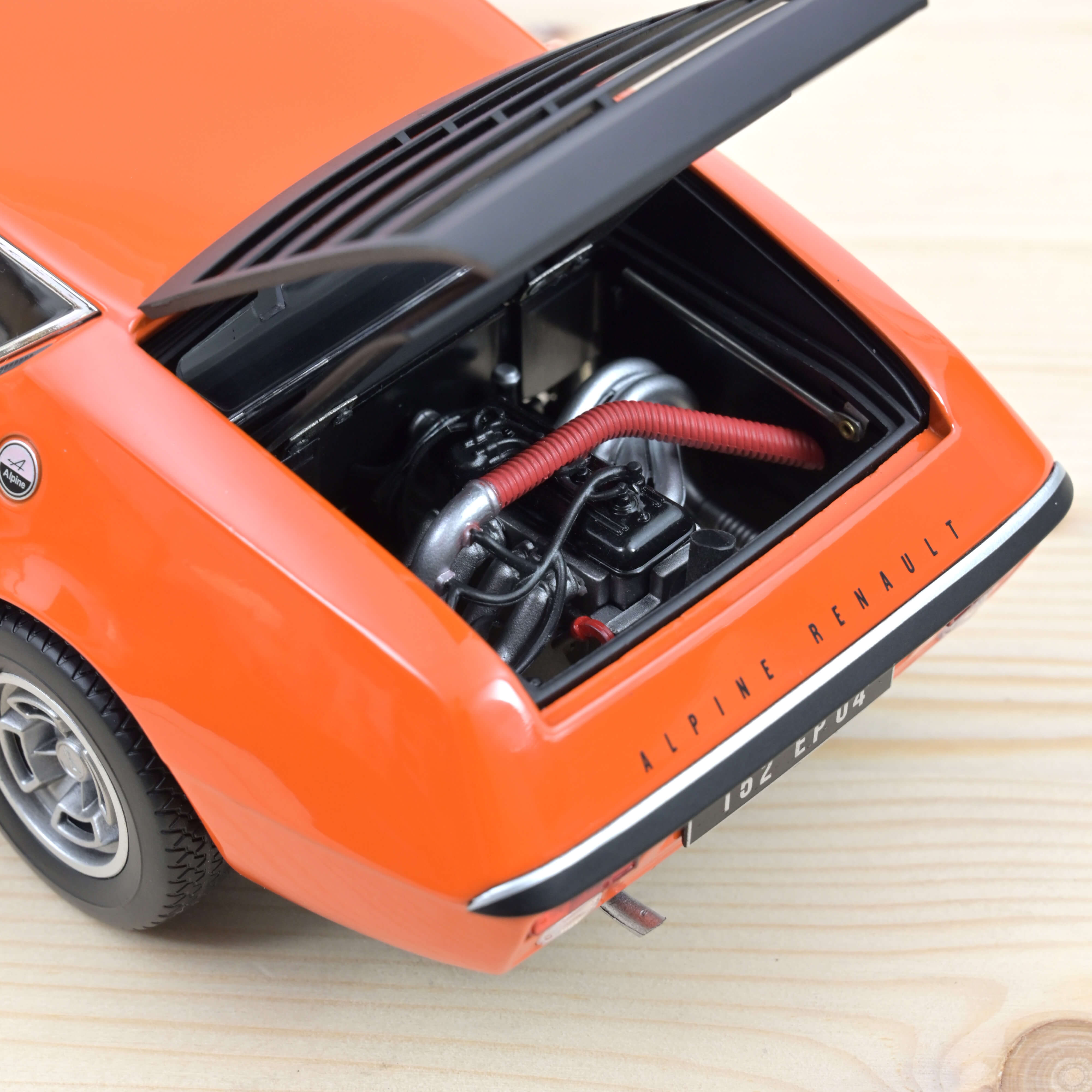 Alpine A110 1600S 1971 Blanc avec déco rouge 1/18 Alpine A110 1600S 1971 Blanc avec déco rouge 1/18