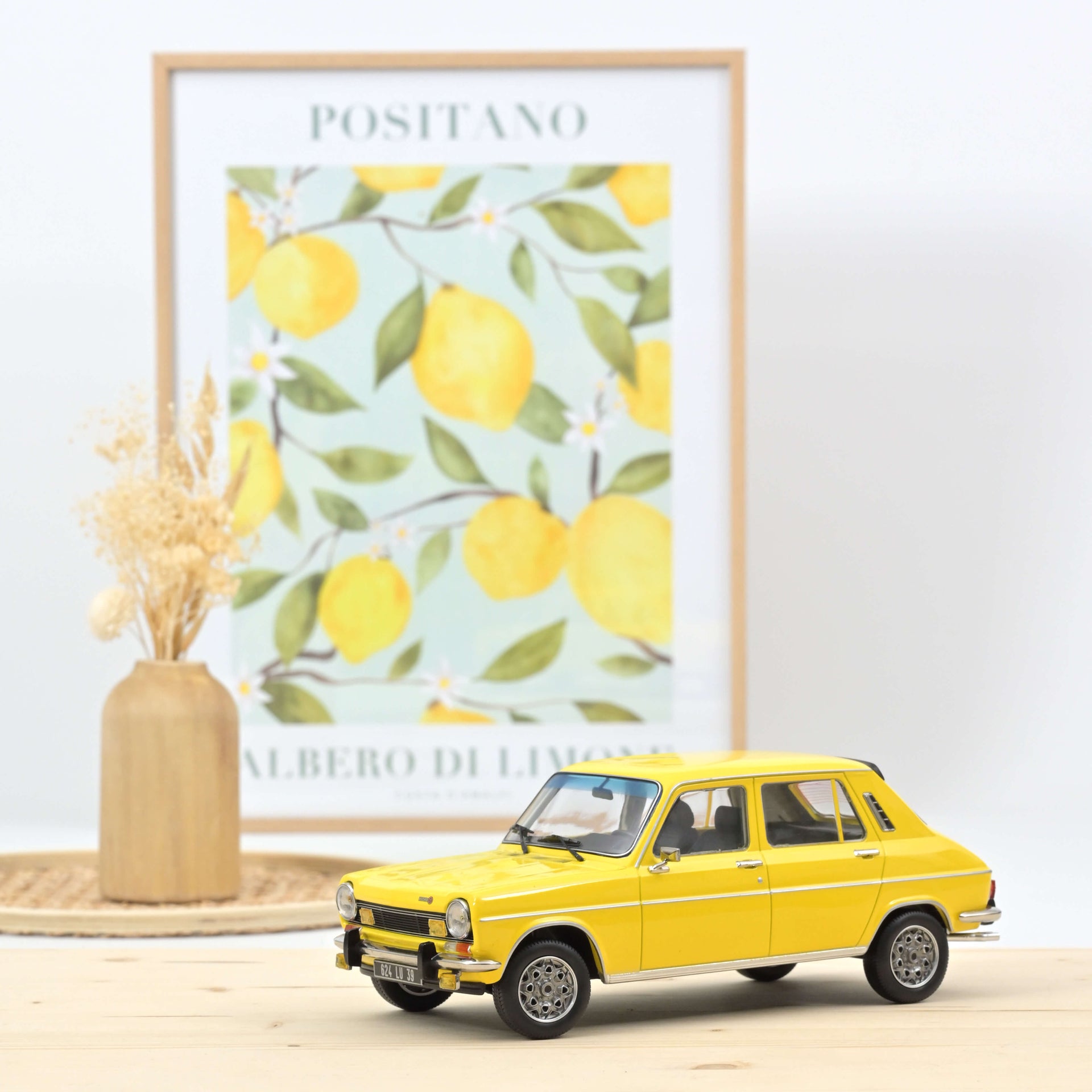 Simca 1000 LS Amarillo Maya 1:18 - Réplica a escala de coche clás Simca 1000 LS Amarillo Maya 1:18 - Réplica a escala de coche clás