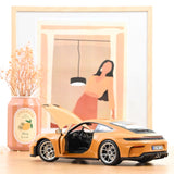 Porsche 911 GT3 mit Touring-Paket 2025 Bahamagelb 1:18 - 300 Stk