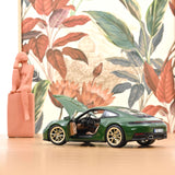 Porsche 911 Carrera 2025 Irischgrün 1:18 - 200 Stk.