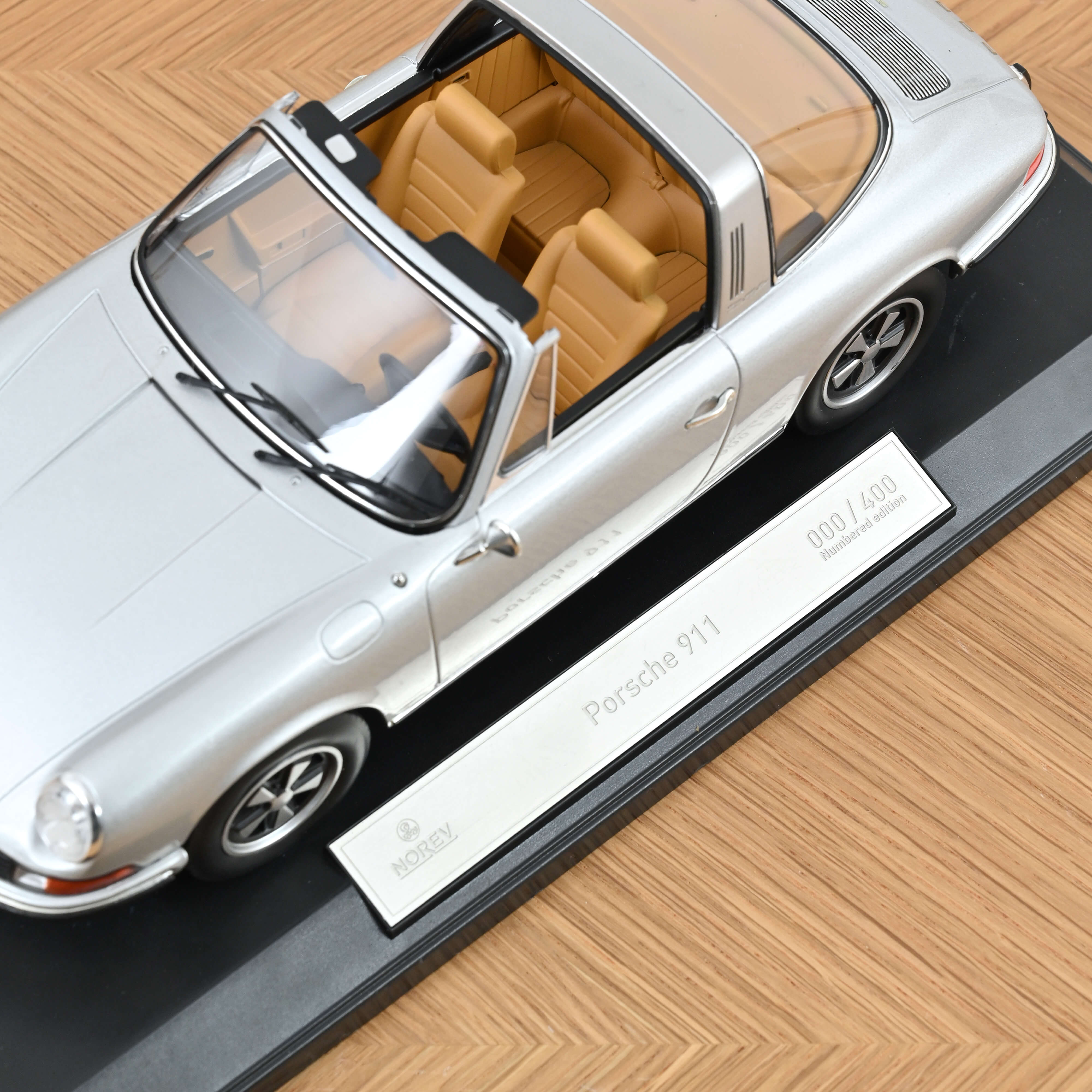 Porsche 911 E Targa 1969 (Norev) 1/18e Porsche 911 E Targa 1969 (Norev) 1/18e