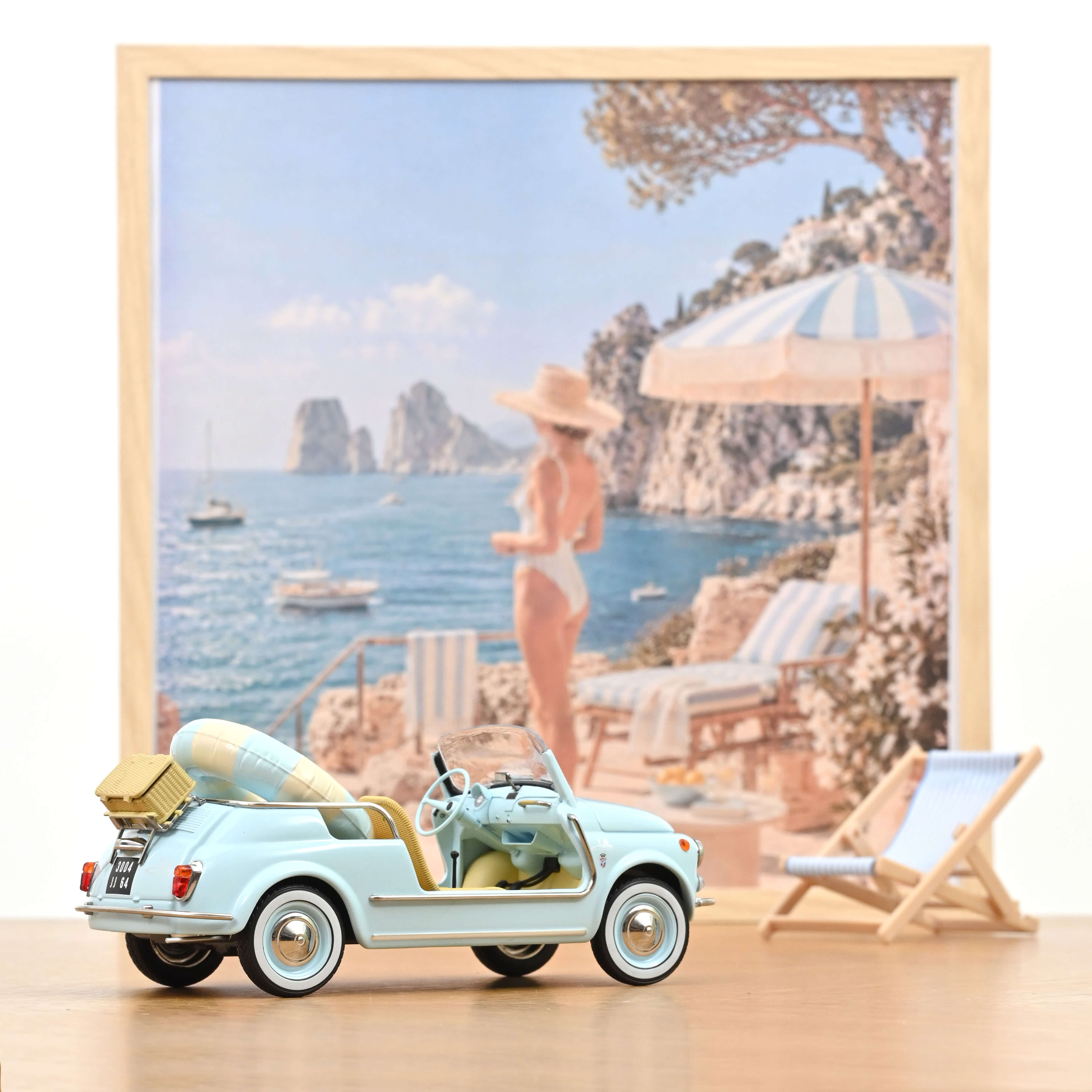Miniature Norev Fiat 500 Jolly 1965 bleue 1/18, vue trois-quarts arrière avec accessoires