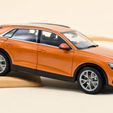 Audi Q8 2018 Orange métallisé 1/18