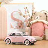 VW 1303 1973 Pastell Pink Geburtspaket 1:18
