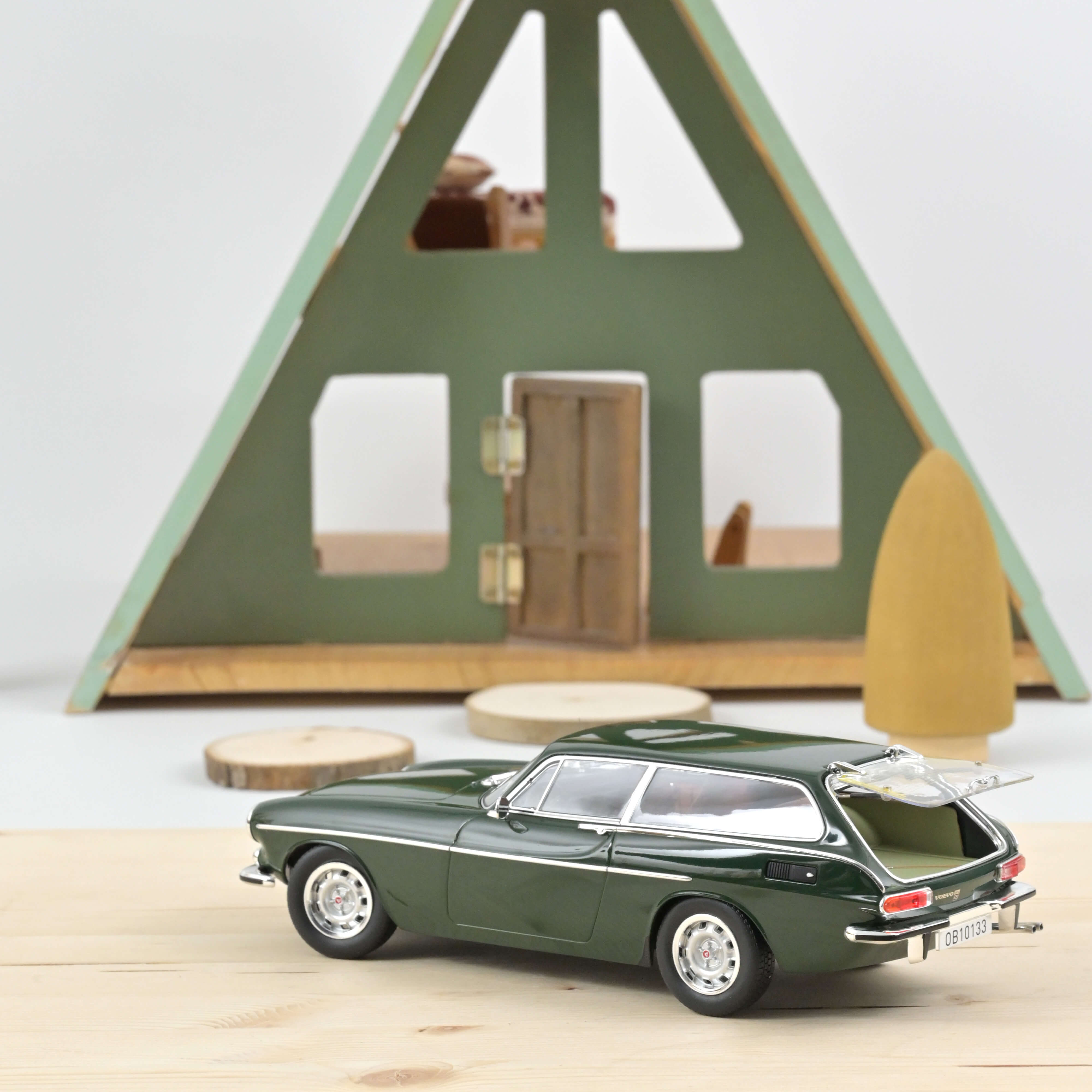 188720 Volvo 1800 ES 1973 Vert foncé 1/18 – Norev