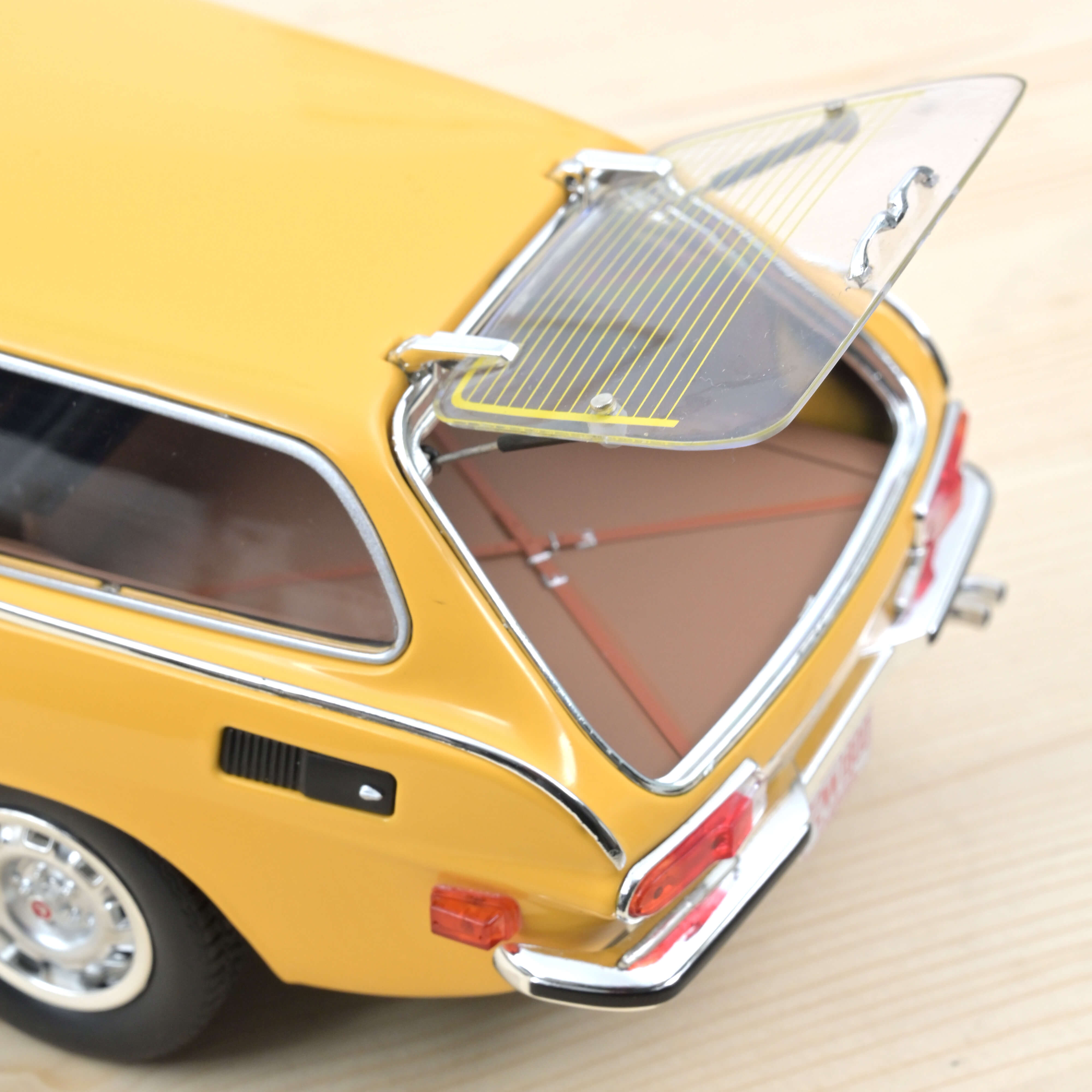 Norev 1:18 Volvo 1800 ES US Version 1972 rød 188723 model bil 188723 Norev 1:18 Volvo 1800 ES US Version 1972 rød 188723 model bil 188723