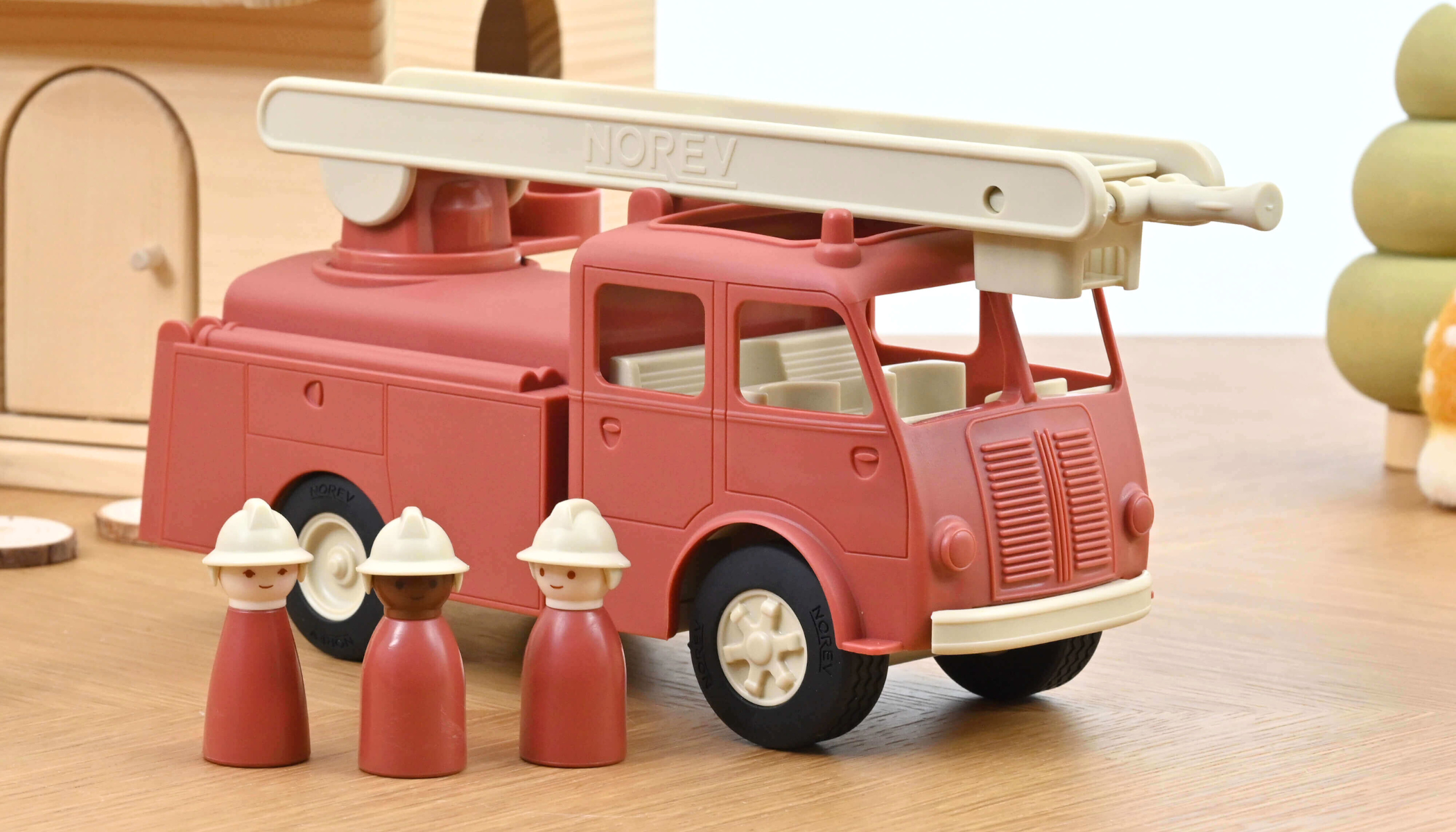 VW Scirocco GT 1981 rouge (Norev) 1/43e VW Scirocco GT 1981 rouge (Norev) 1/43e