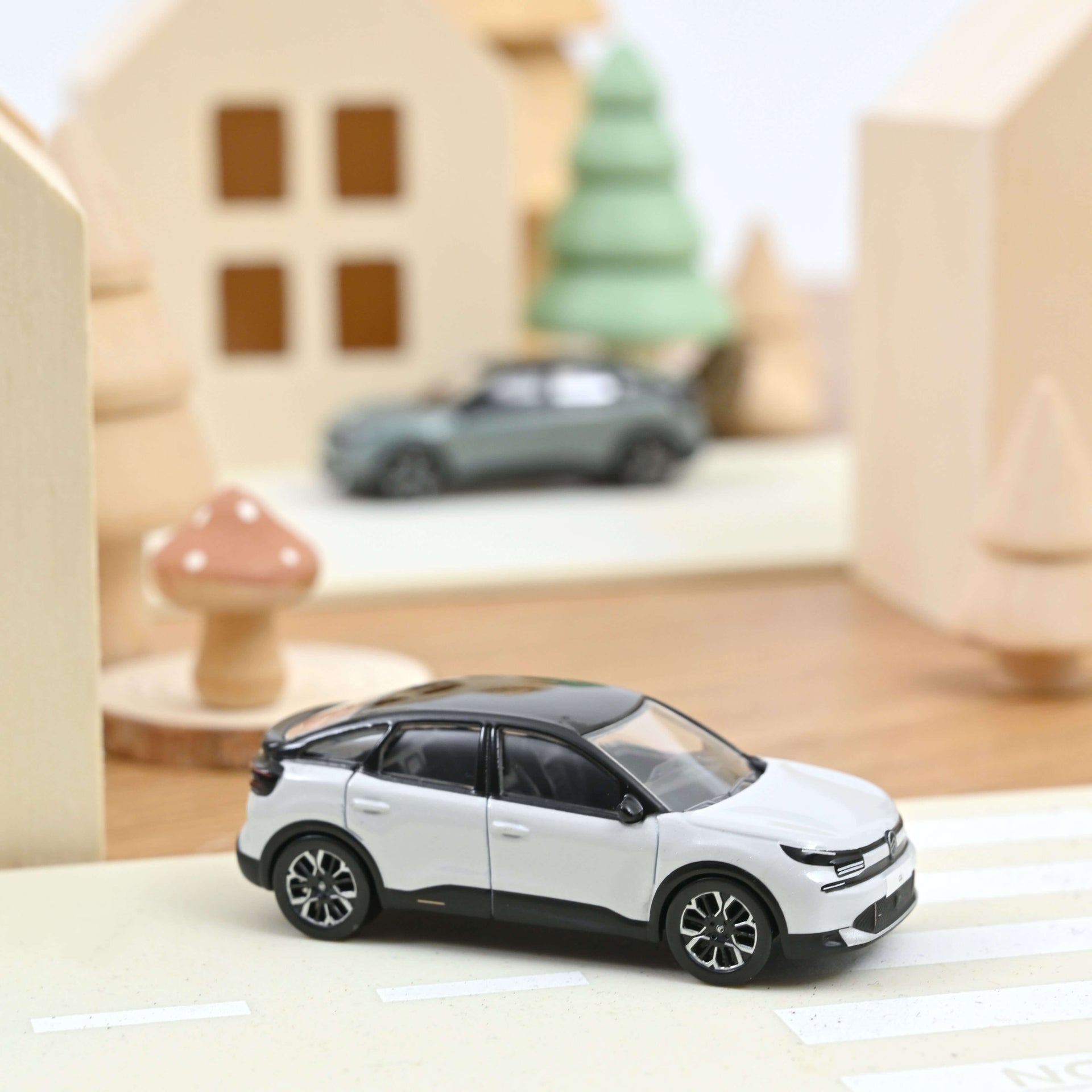 Citroën ë-C4 X 2023 Pearl White Norev 1:43 155480 | 155480