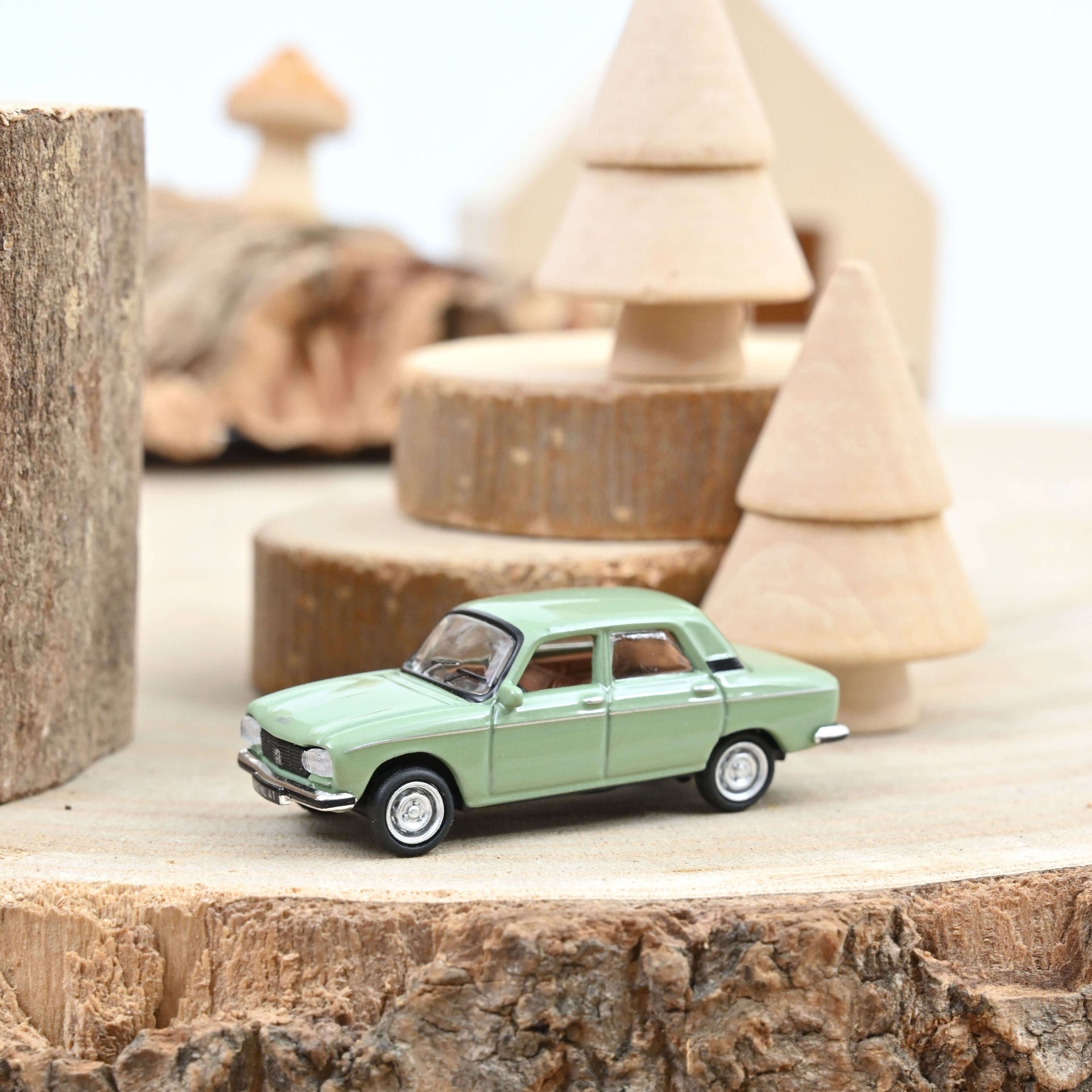 Miniature Norev 1/43 – Peugeot 304 Brune – N°89 – 1er Modèle – Occasion