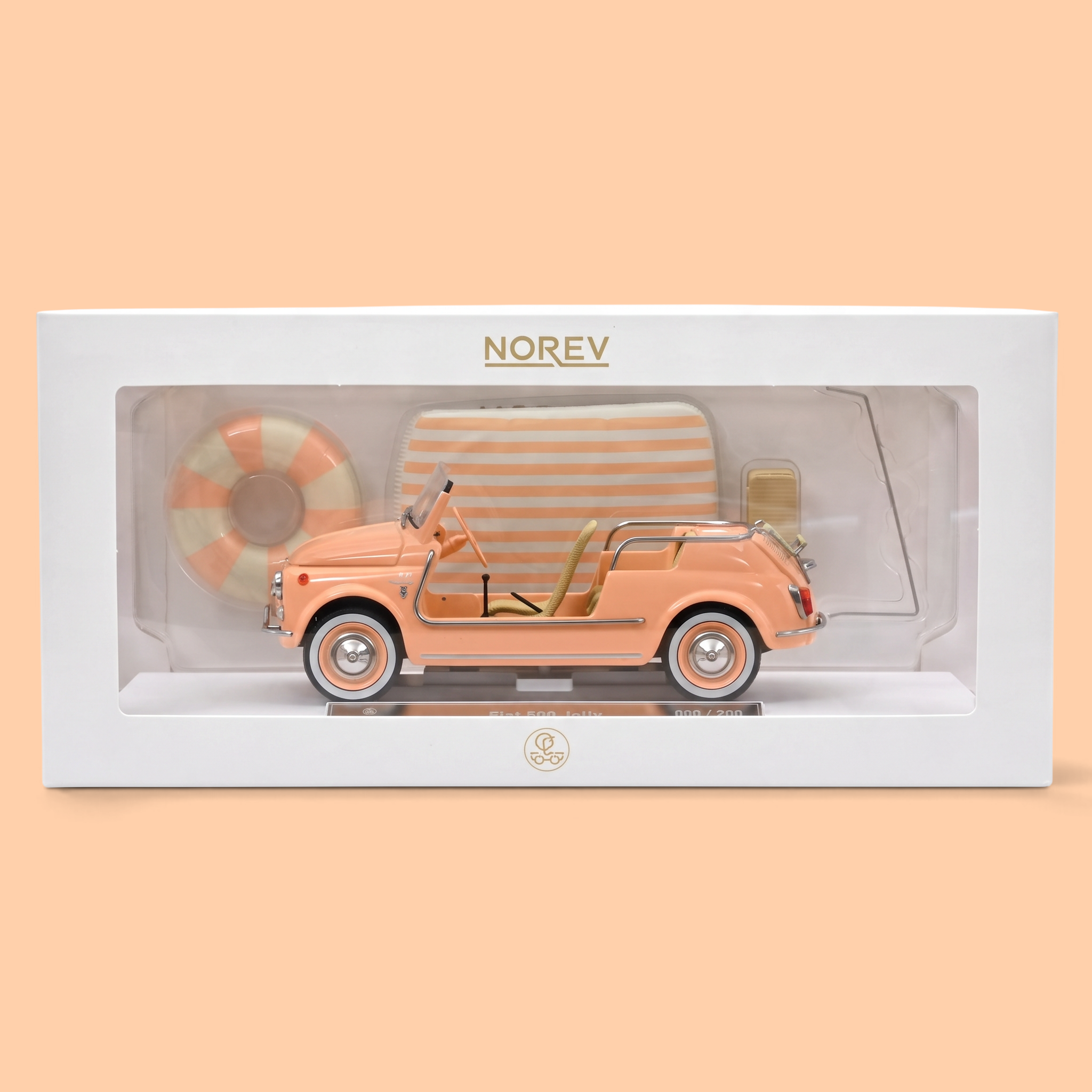 Voiture miniature Norev Fiat 500 Jolly 1965 rose pêche à l'échelle 1/18 dans sa boîte de collection avec accessoires