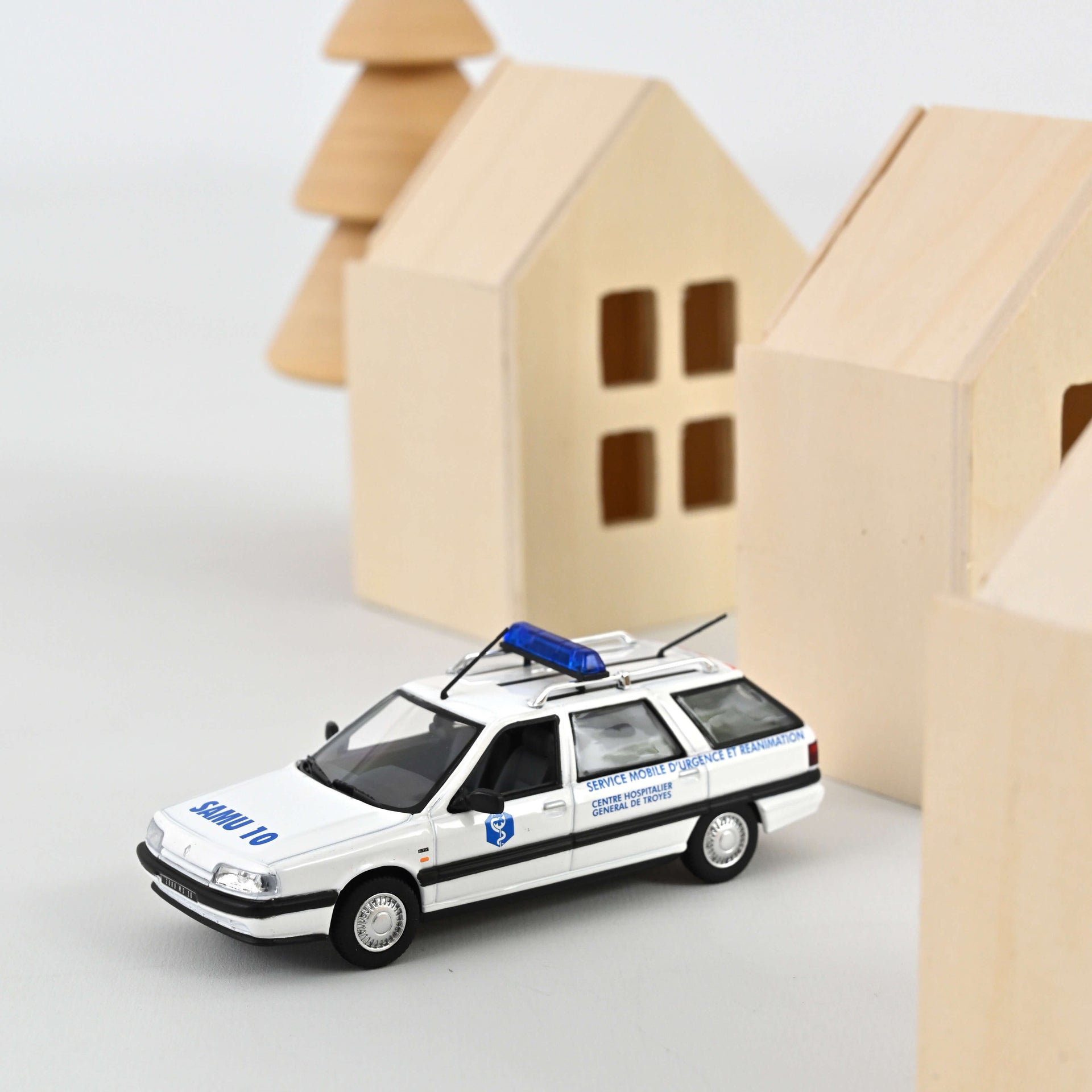 Miniature Norev Renault 21 Nevada SAMU 1991 - Échelle 1:43 - Neuf