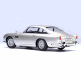 Aston Martin DB5 "James Bond - Goldfinger" Silber 1:18