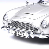 Aston Martin DB5 "James Bond - Goldfinger" Silber 1:18