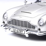 Aston Martin DB5 "James Bond - Goldfinger" Silber 1:18