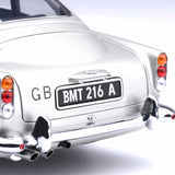 Aston Martin DB5 "James Bond - Goldfinger" Silber 1:18