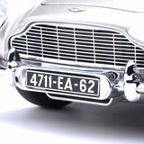 Aston Martin DB5 "James Bond - Goldfinger" Silber 1:18