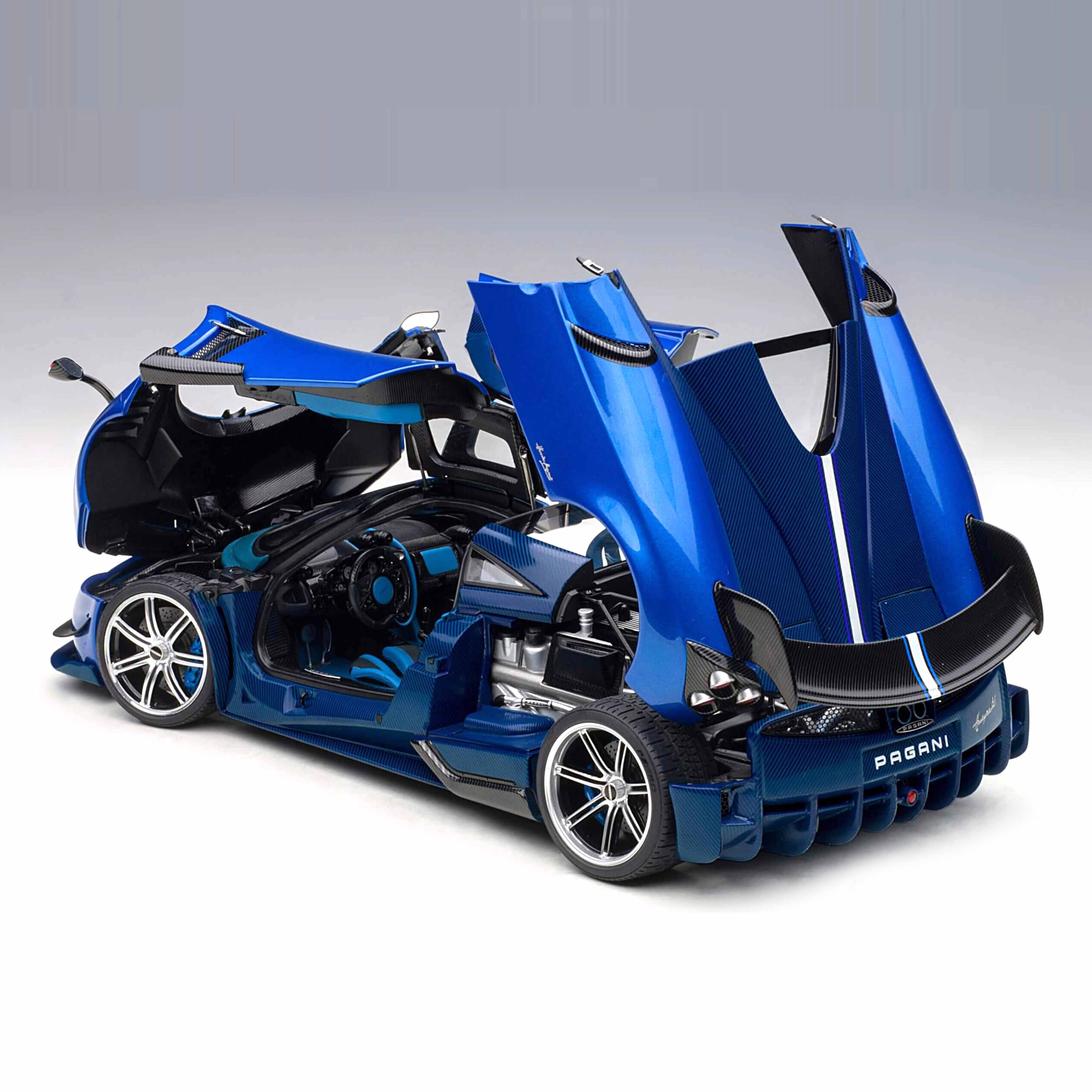 Kinsmart Pagani Huayra BC 2016 – 1:36 Modellauto Mit öffnenden Türen & Pullback-Antrieb, Blau