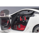 Lexus LFA 2010 White/Carbon Black 1:18