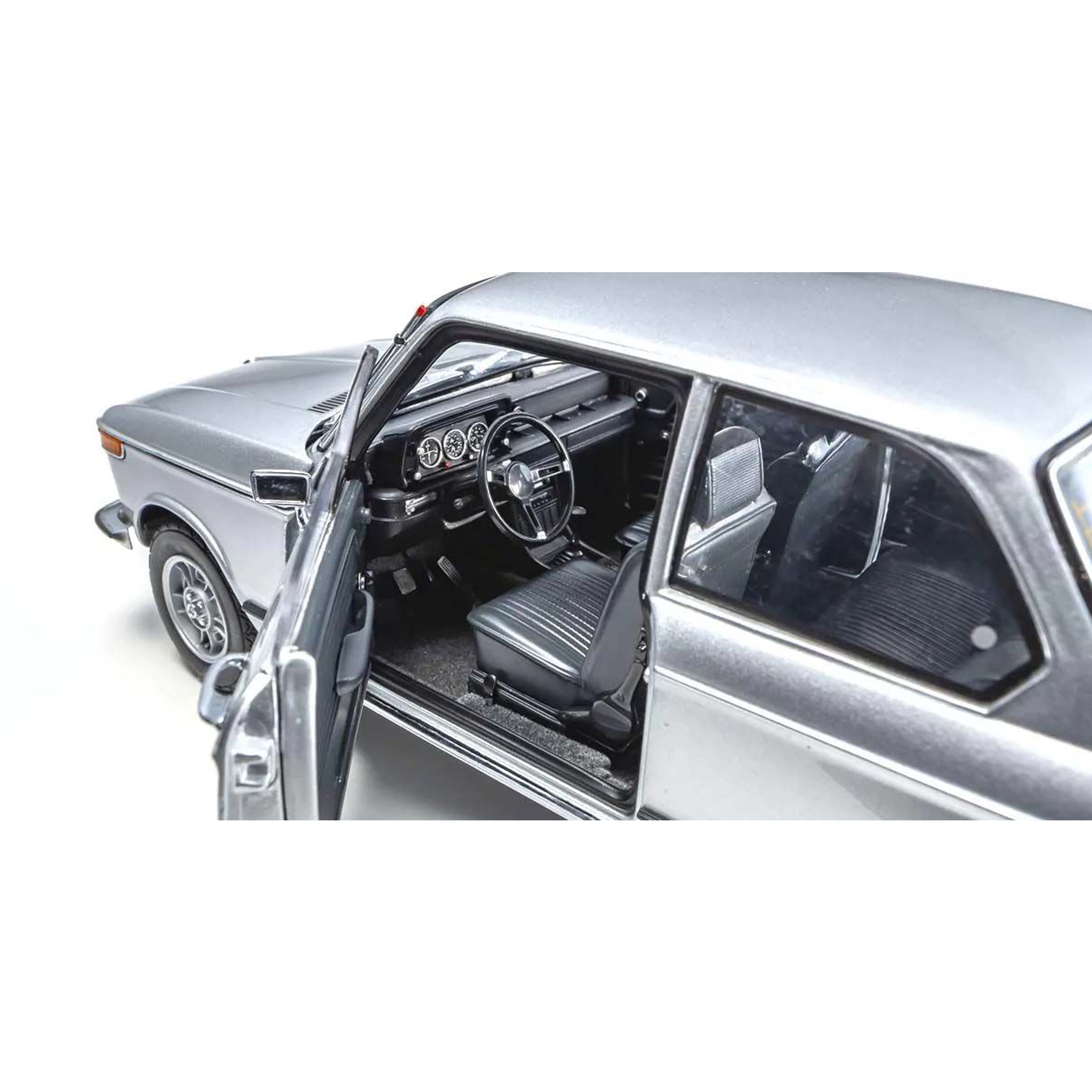 BMW 2002 tii Silver 1:18 – Norev